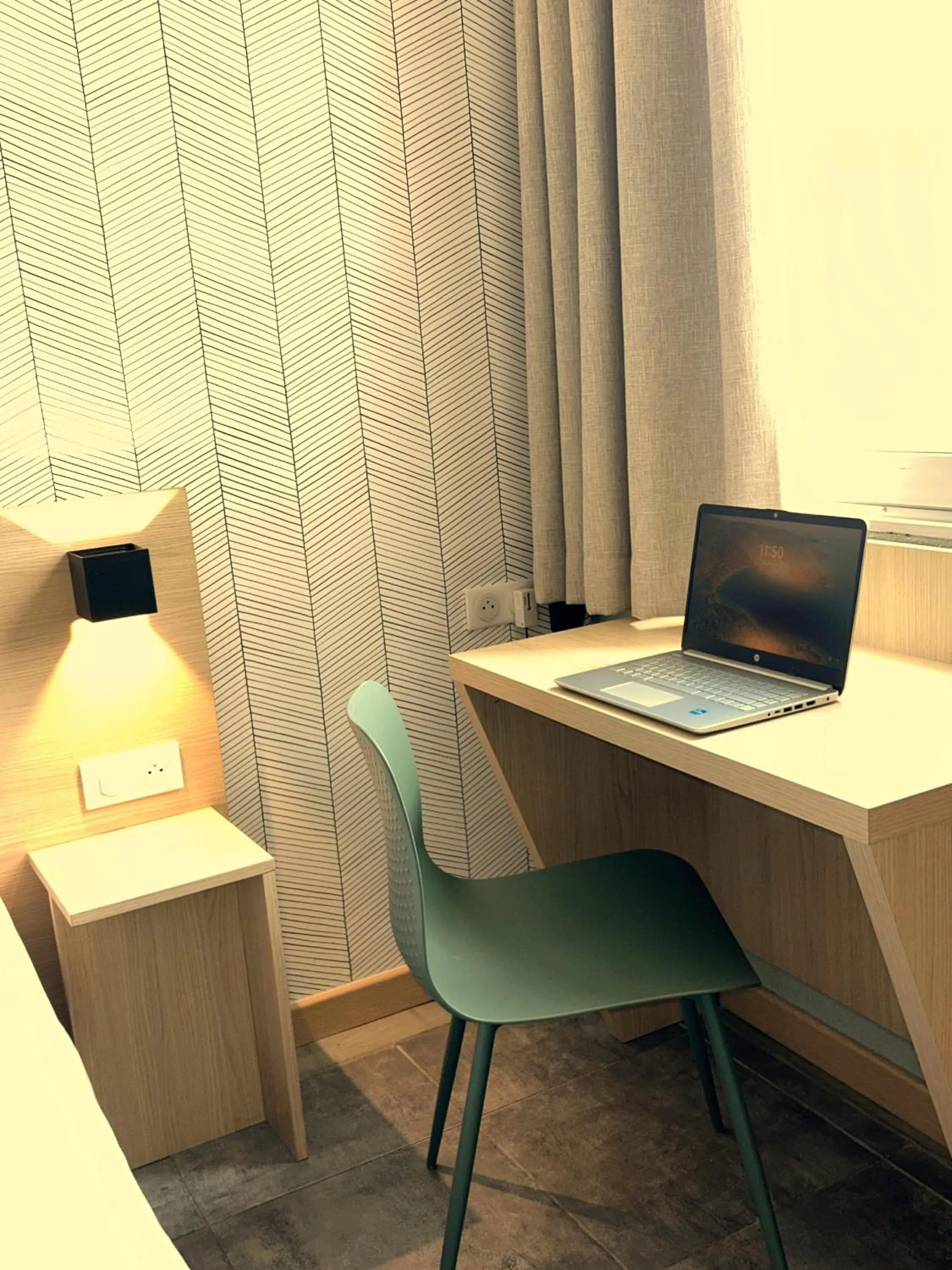 Toilet in Kyriad Martigues Sud