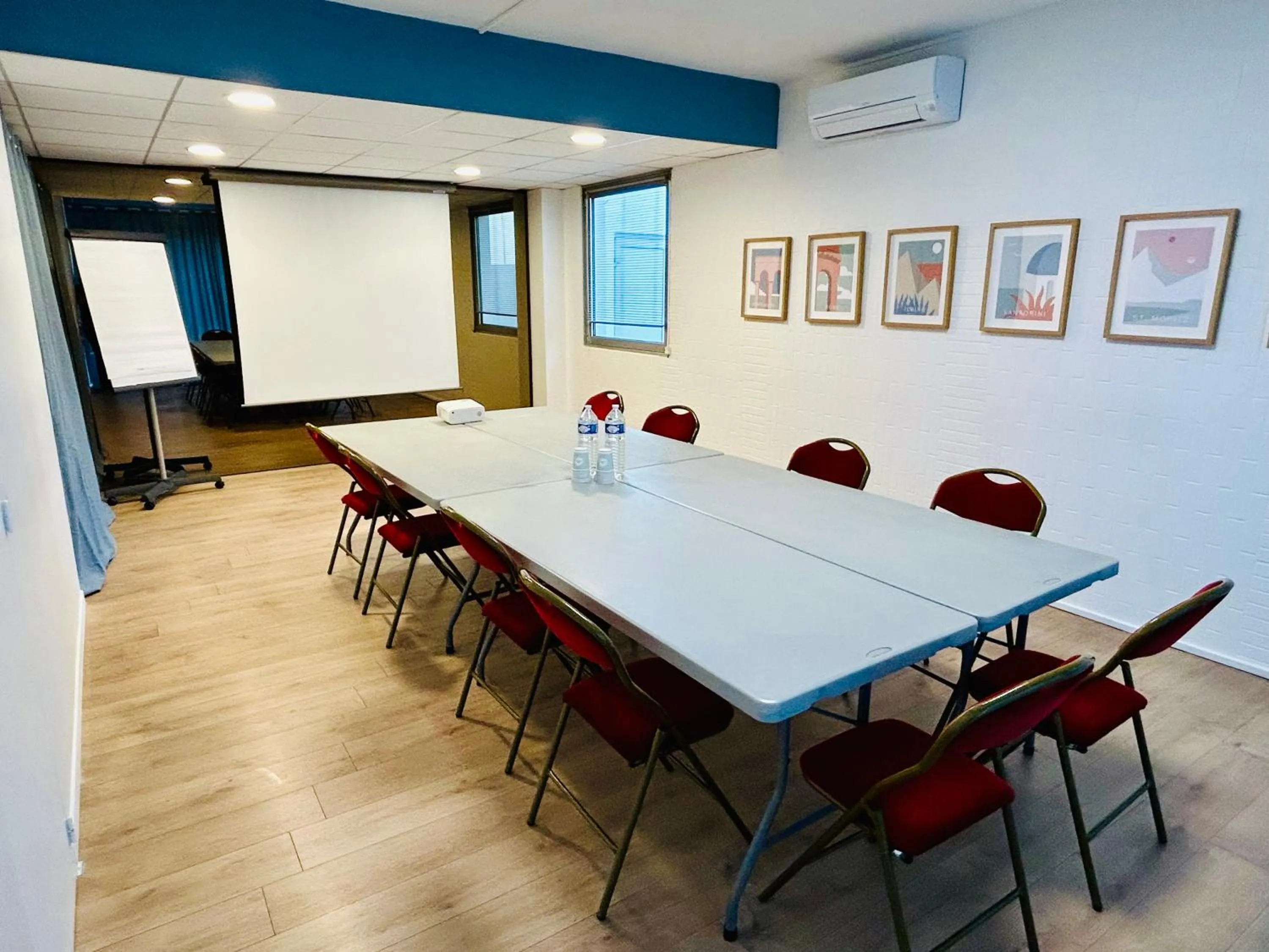 Meeting/conference room in Kyriad Martigues Sud