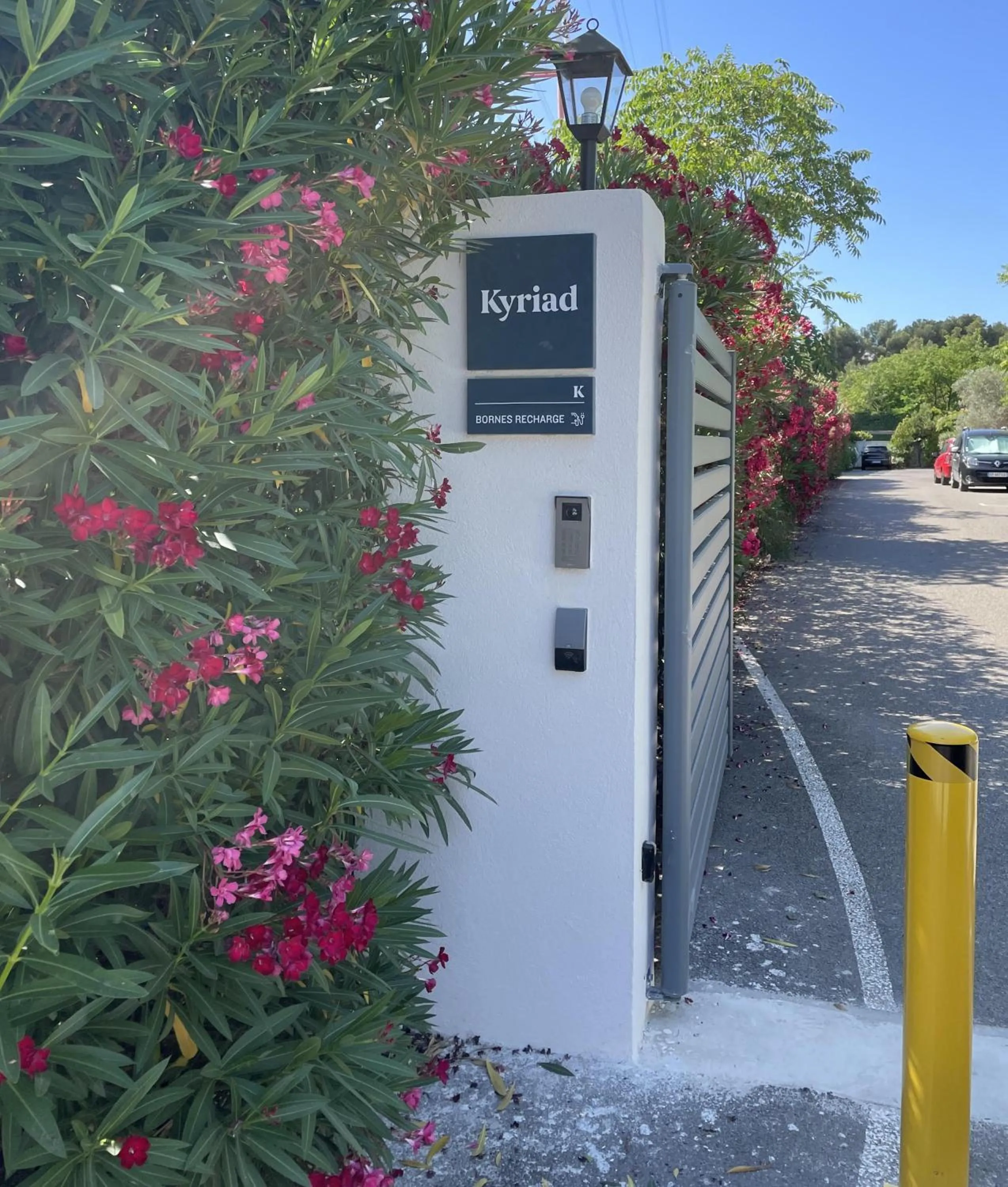 Patio in Kyriad Martigues Sud