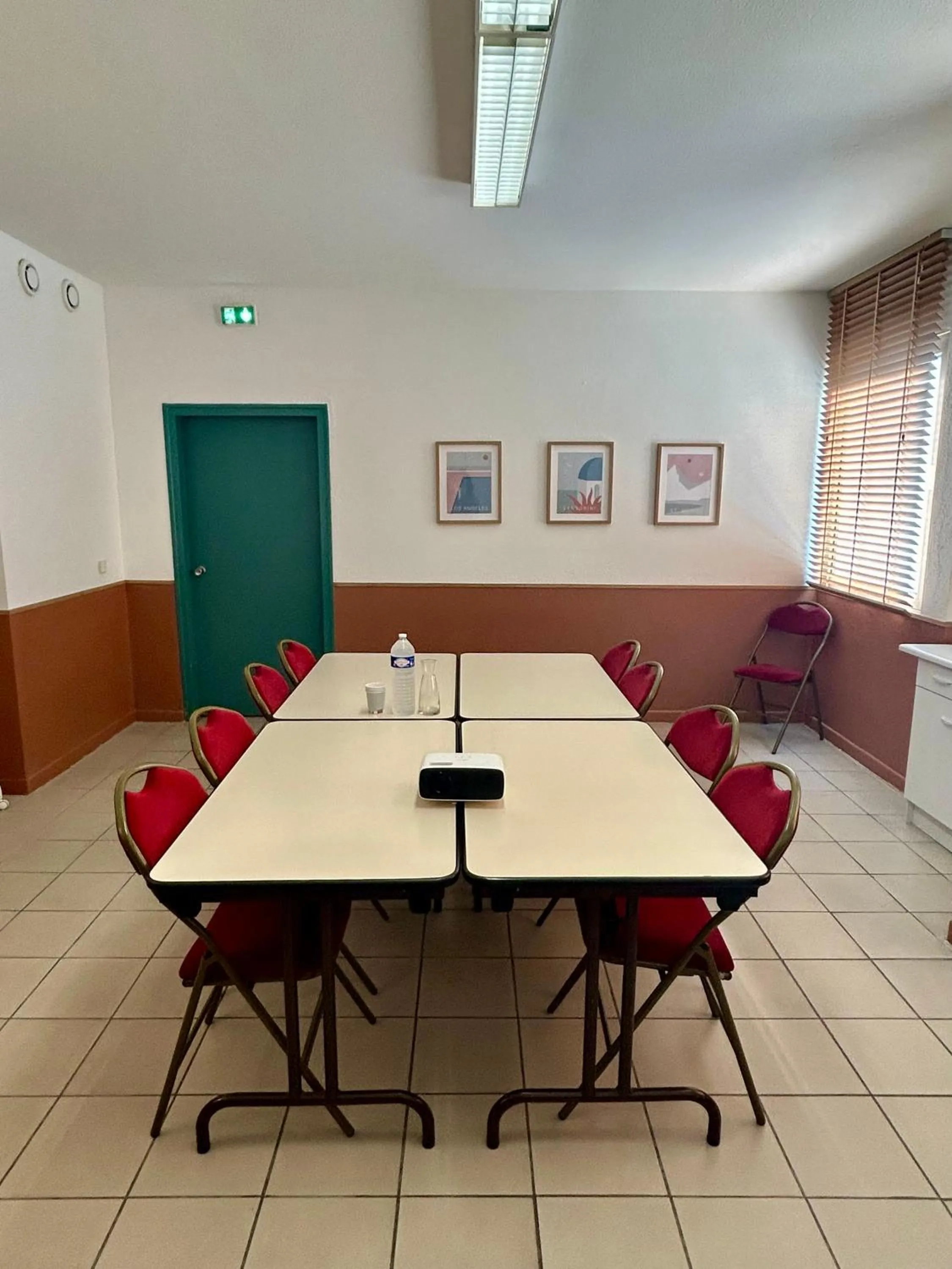 Meeting/conference room in Kyriad Martigues Sud