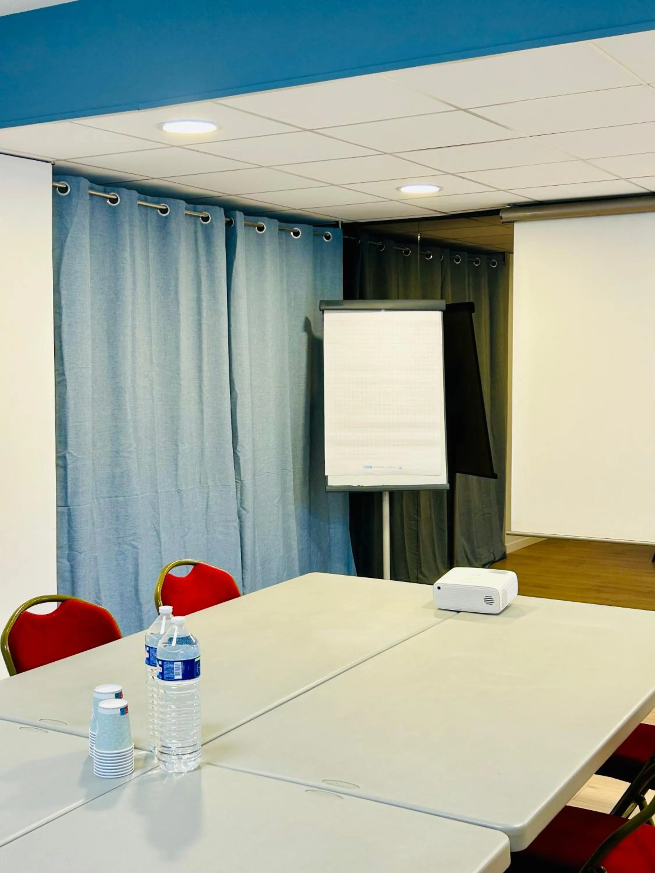 Meeting/conference room in Kyriad Martigues Sud