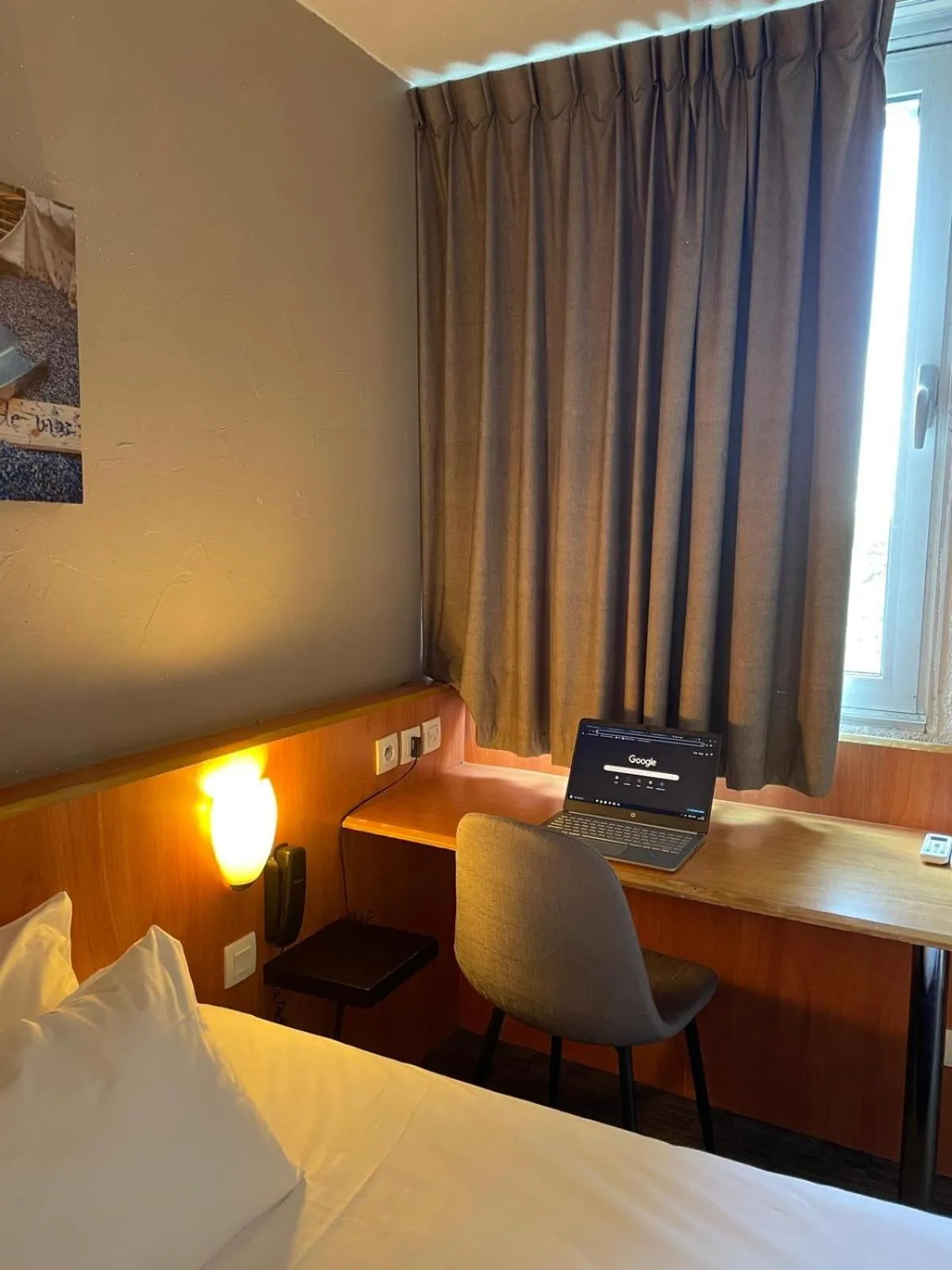 Bed in Kyriad Martigues Sud