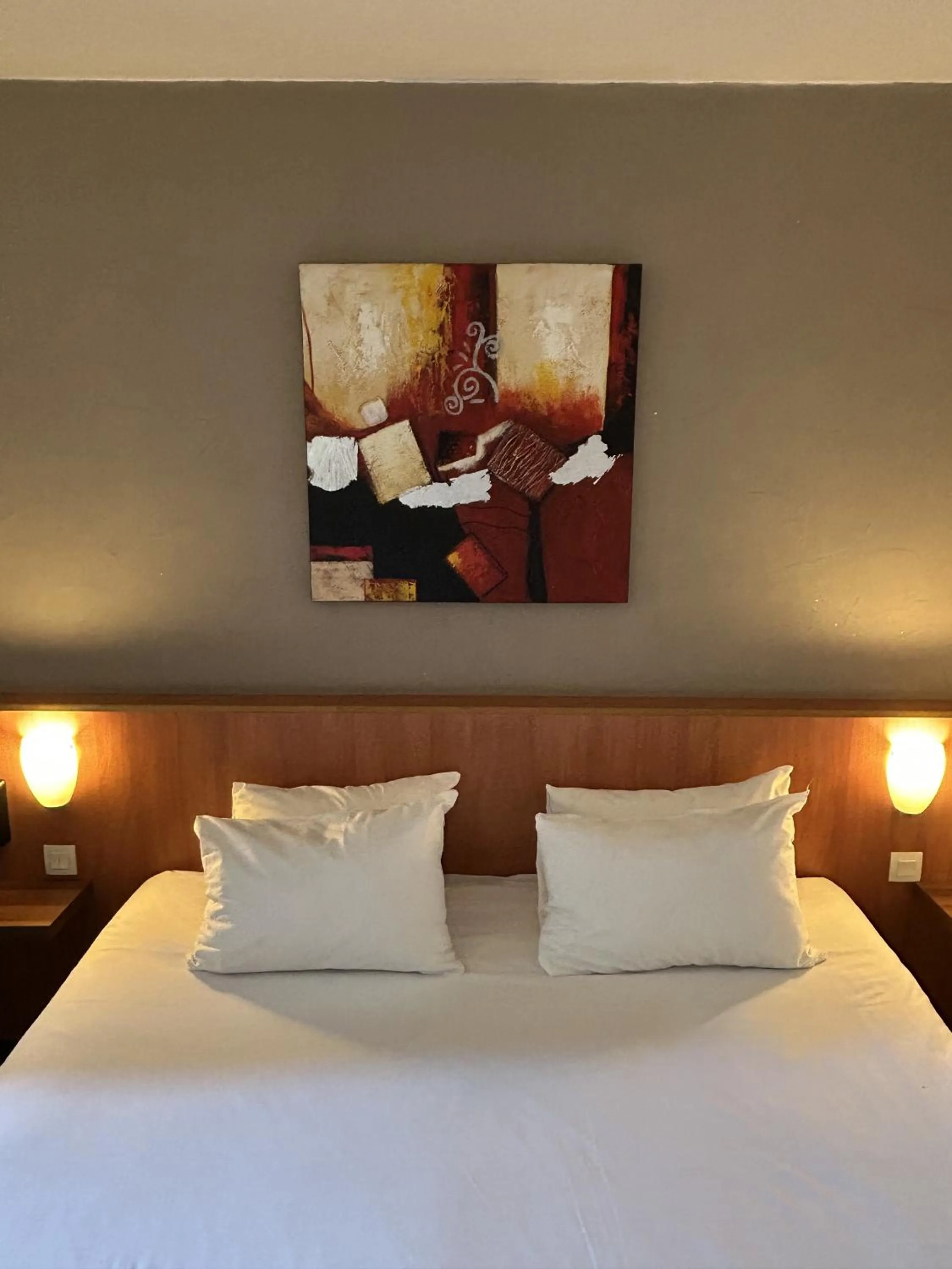 Bed in Kyriad Martigues Sud