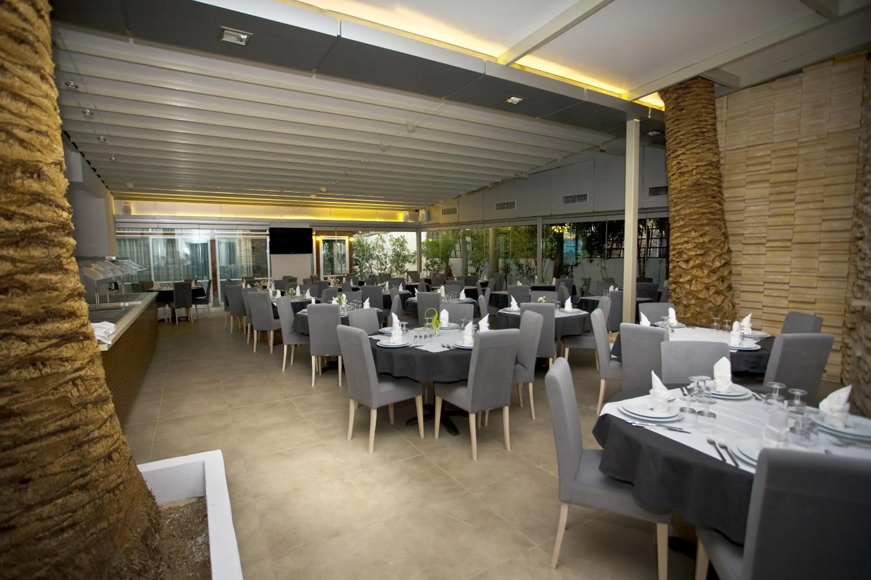 Restaurant/places to eat in Astron Hotel