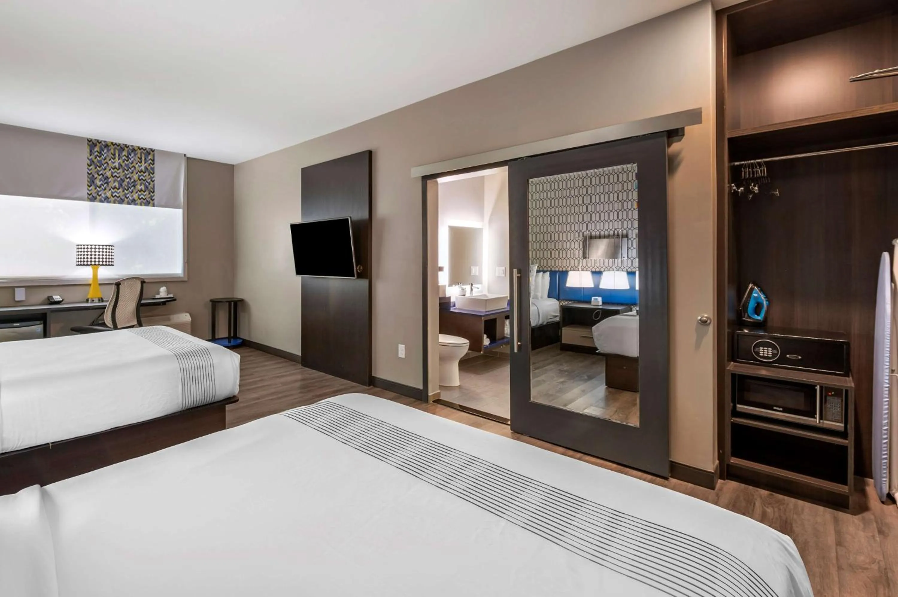 Bedroom in GLō Best Western Lexington