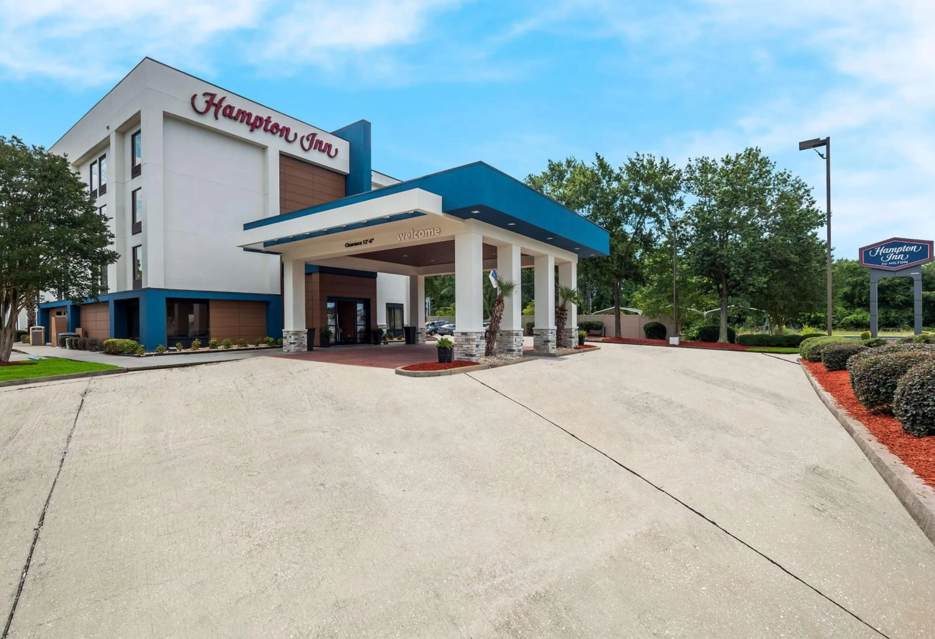 Property building in Hampton Inn Columbia-I-26 Airport
