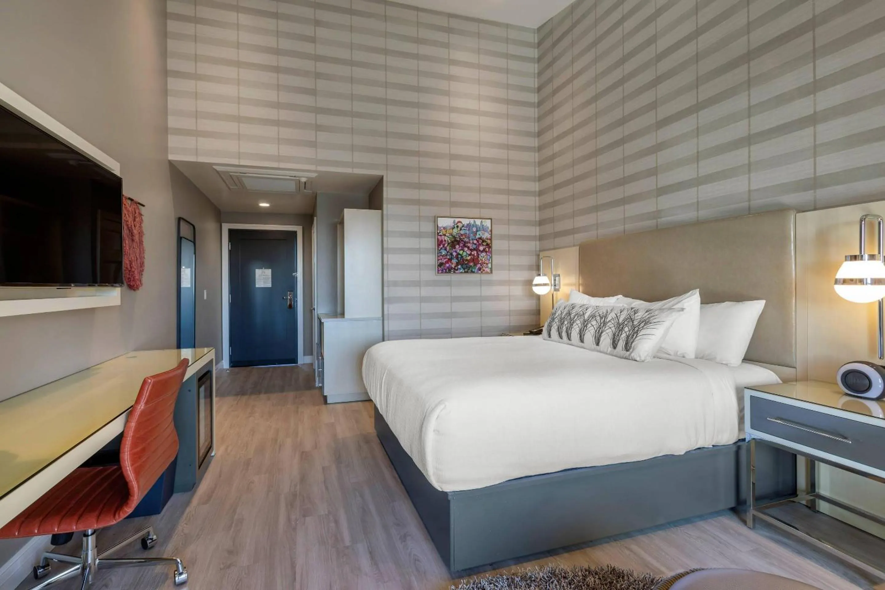 Bedroom, Bed in Bluestem Hotel Torrance Los Angeles, an Ascend Collection Hotel