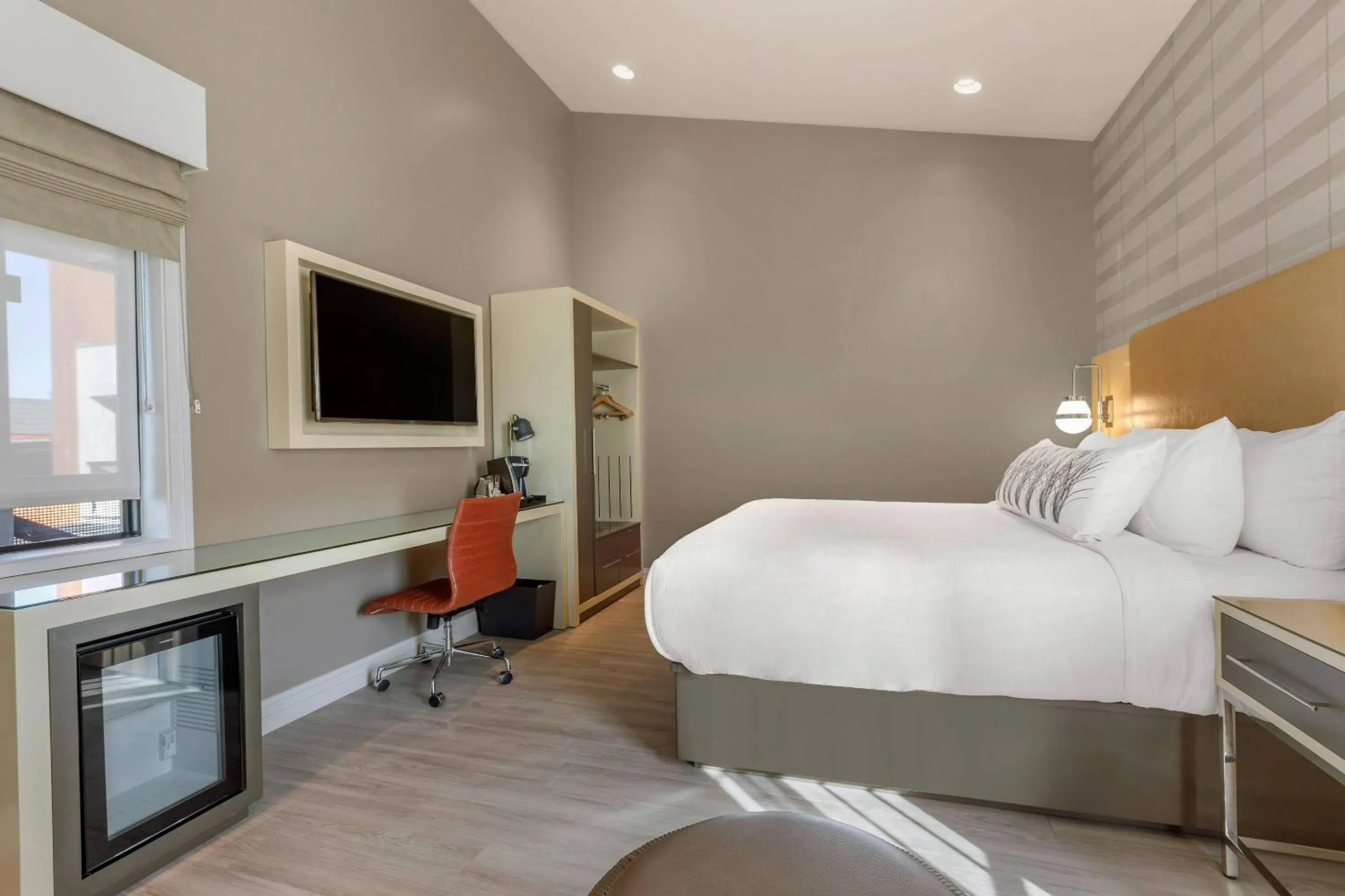Bedroom, Bed in Bluestem Hotel Torrance Los Angeles, an Ascend Collection Hotel