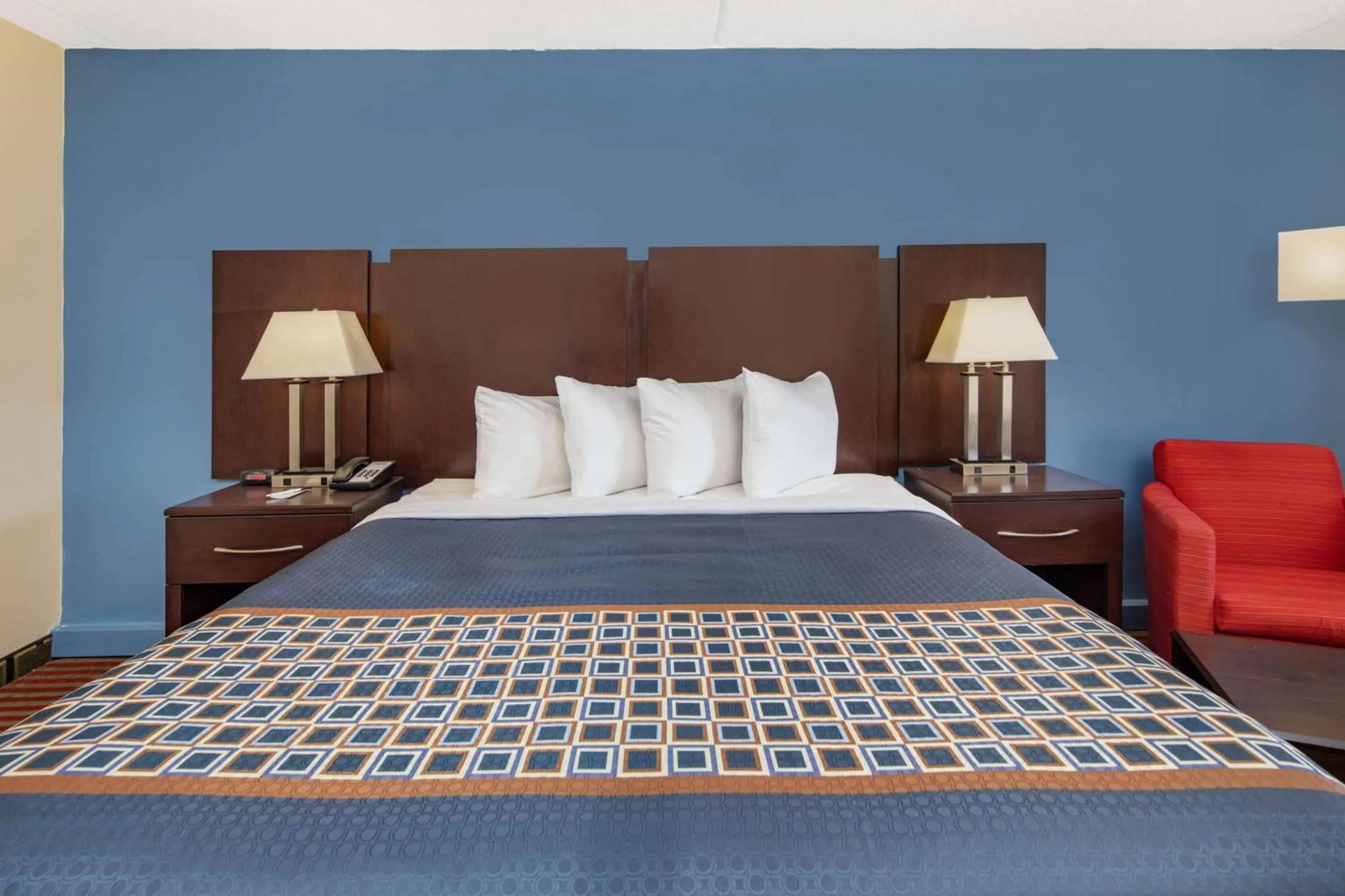 Photo of the whole room, Bed in Travelodge by Wyndham Savannah Area/Richmond Hill