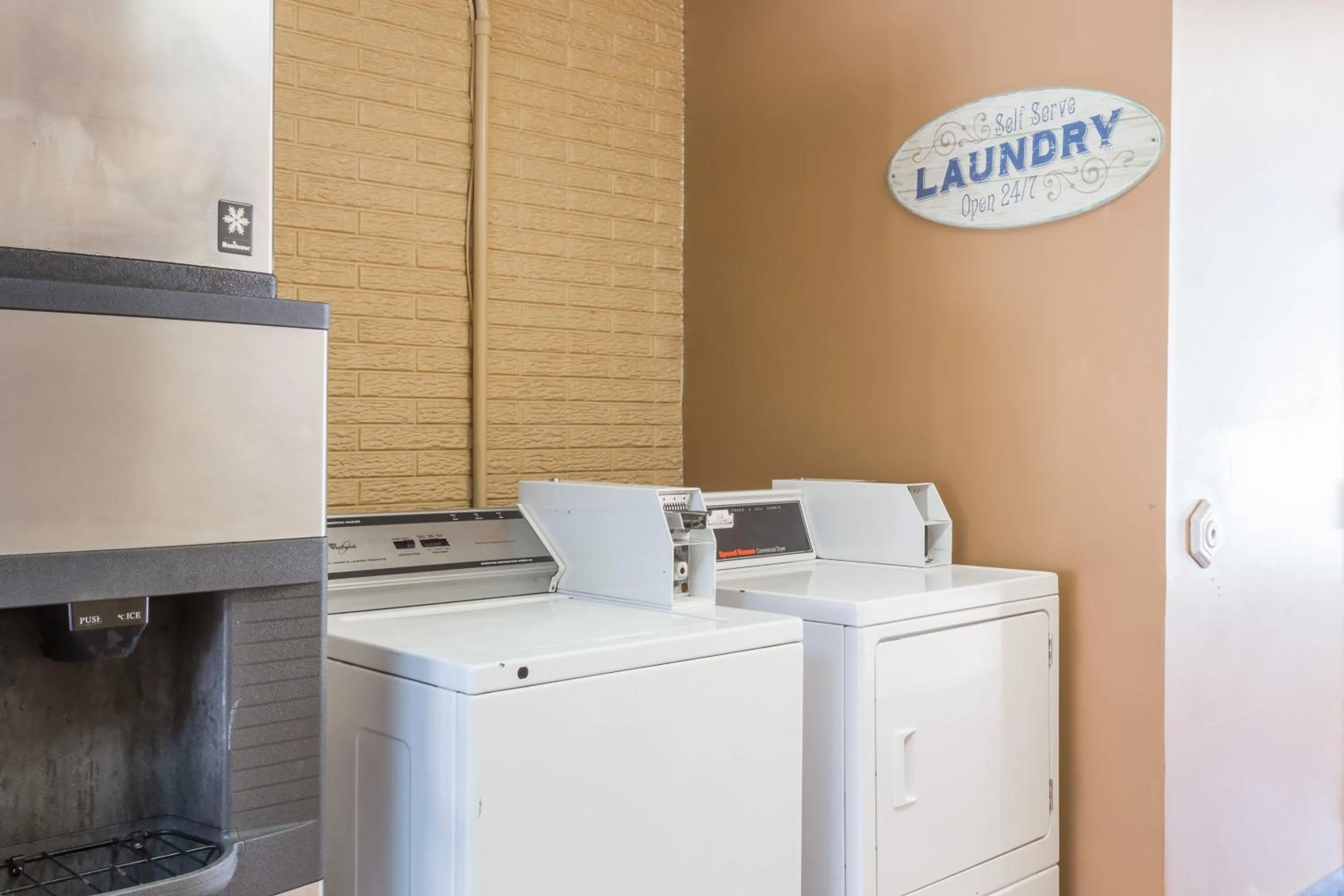 Property building in Travelodge by Wyndham Savannah Area/Richmond Hill