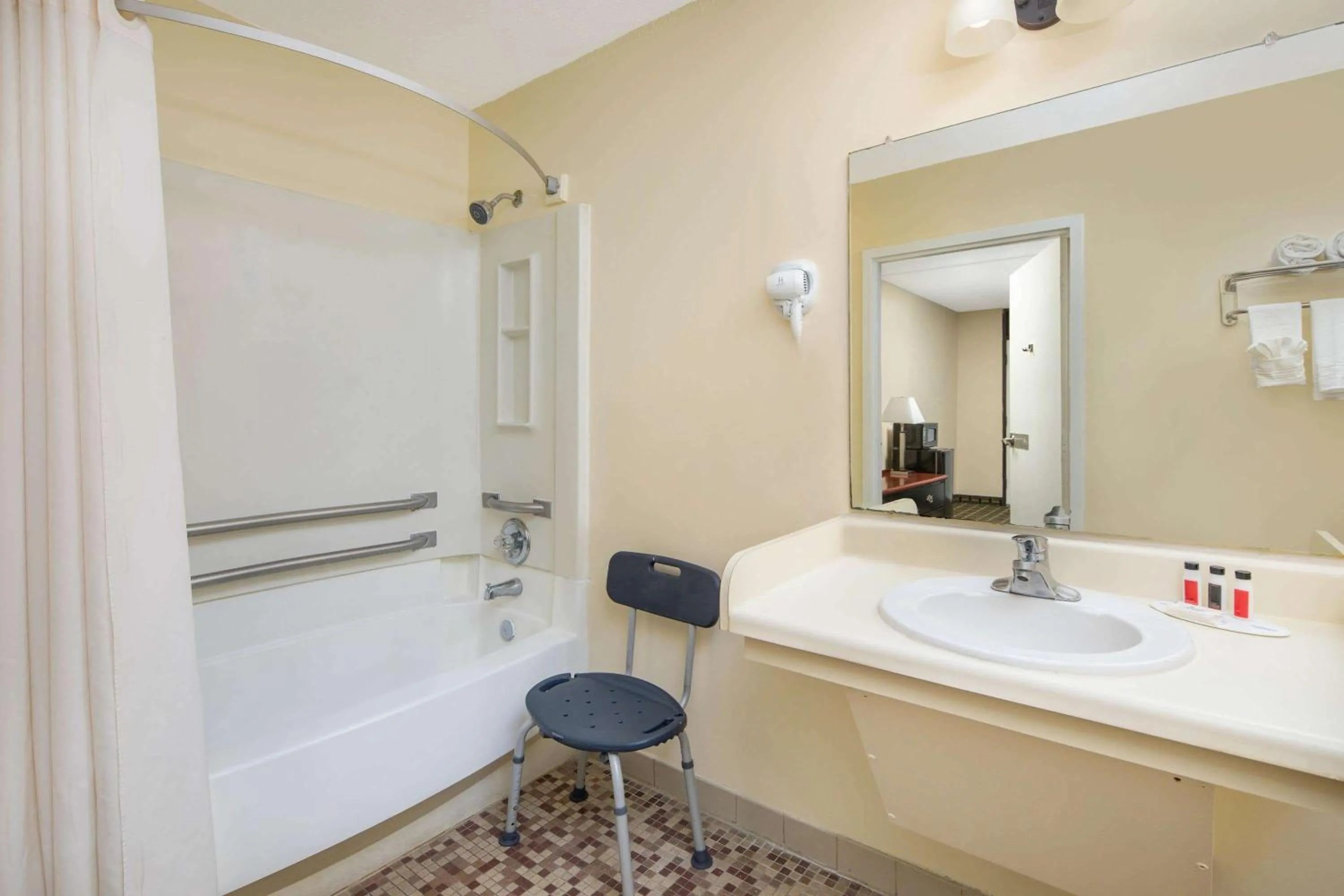 Bathroom in Travelodge by Wyndham Savannah Area/Richmond Hill