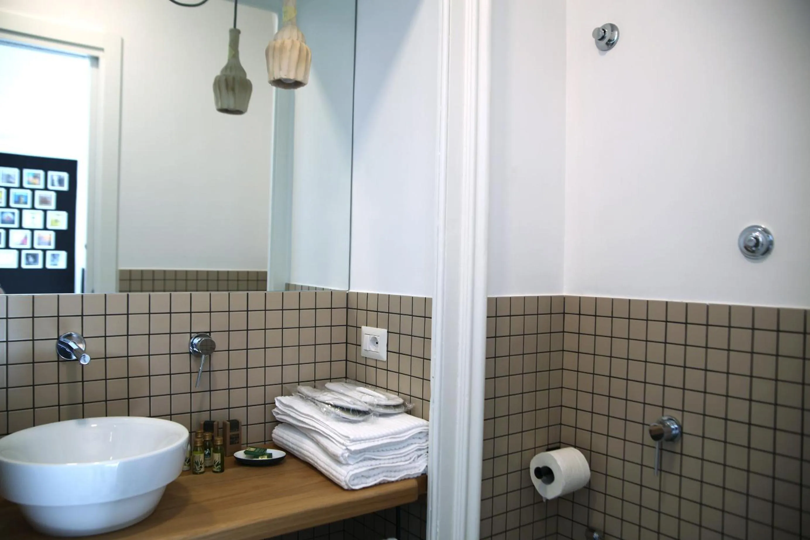 Bathroom in Napoliamo Guest House