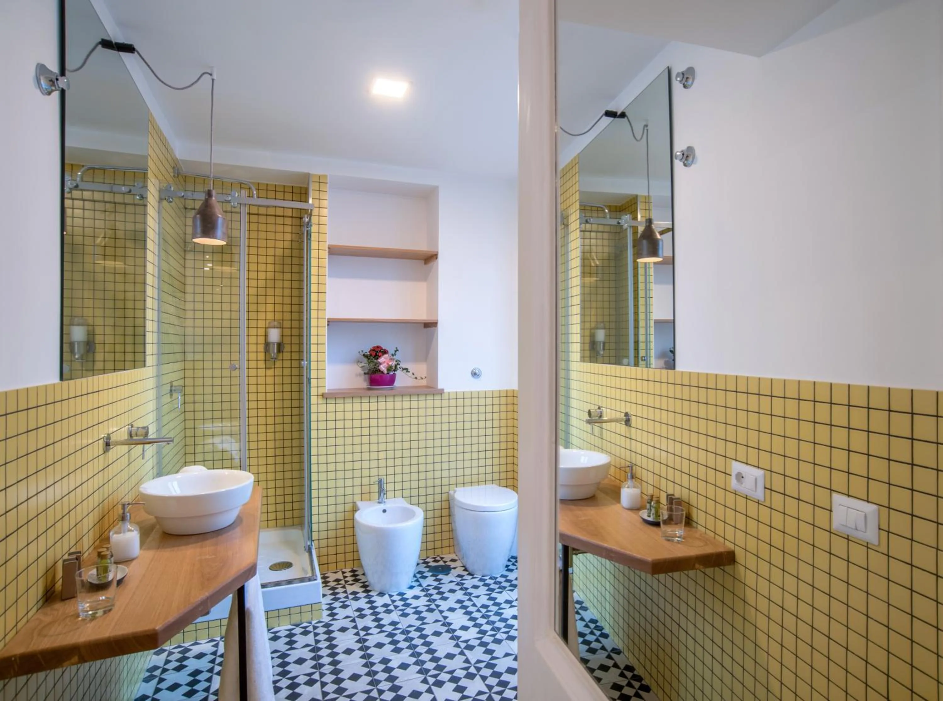 Bathroom in Napoliamo Guest House