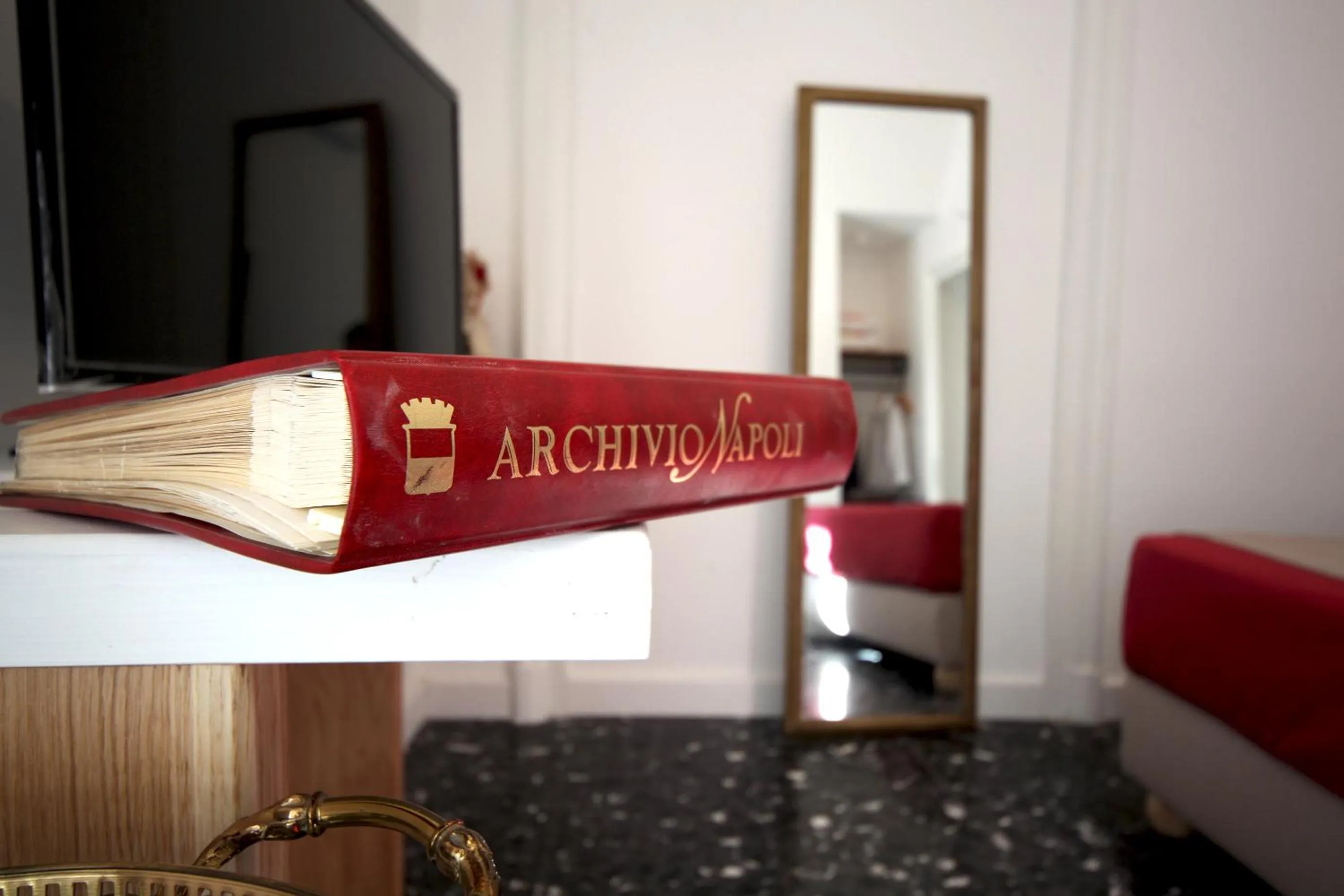 Decorative detail in Napoliamo Guest House