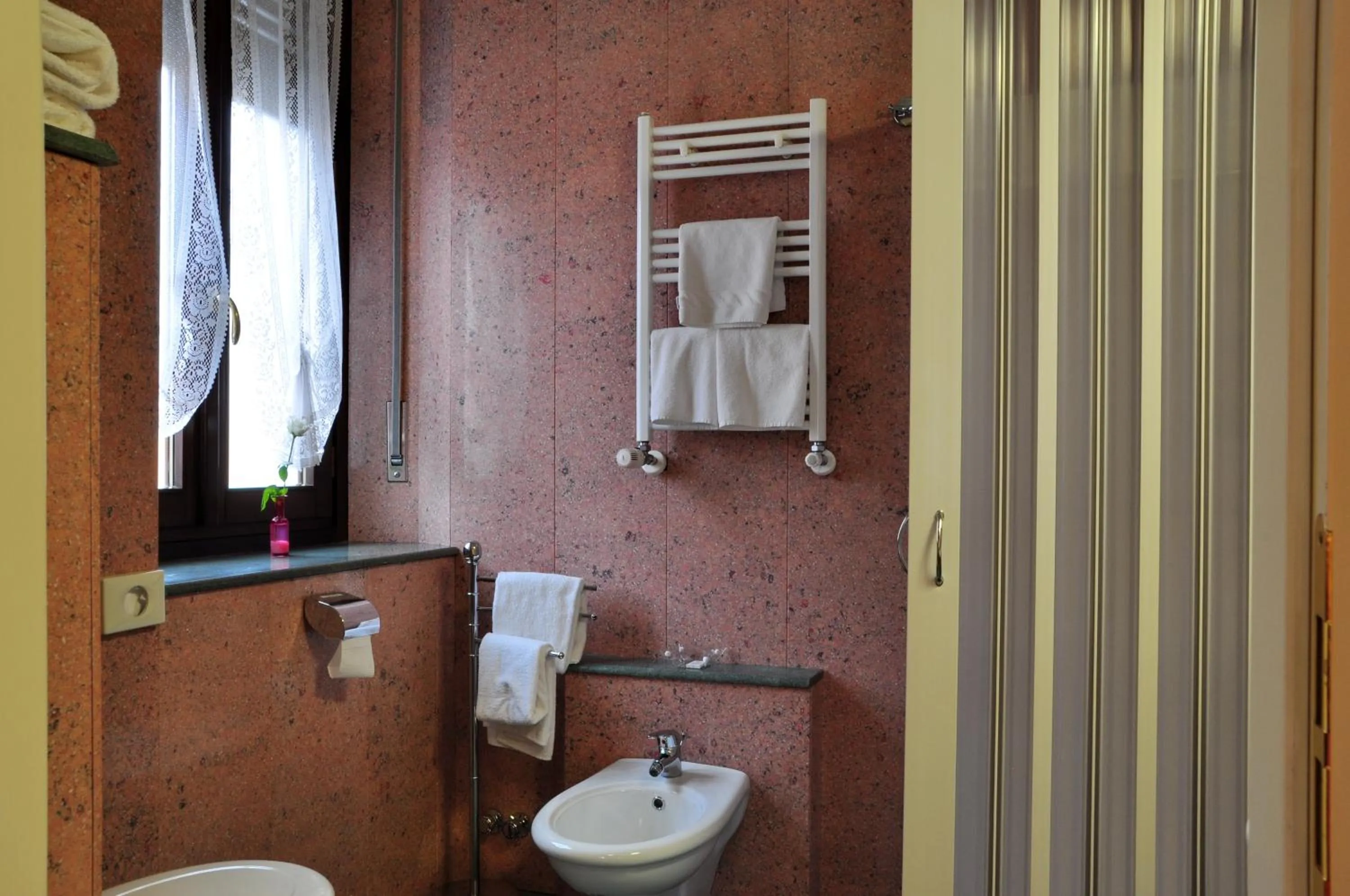 Shower in Hotel Galimberti