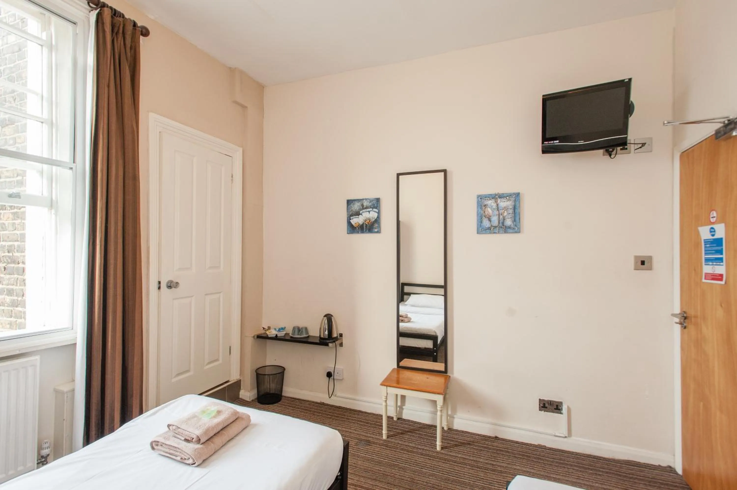 Bedroom in New Market Ale House