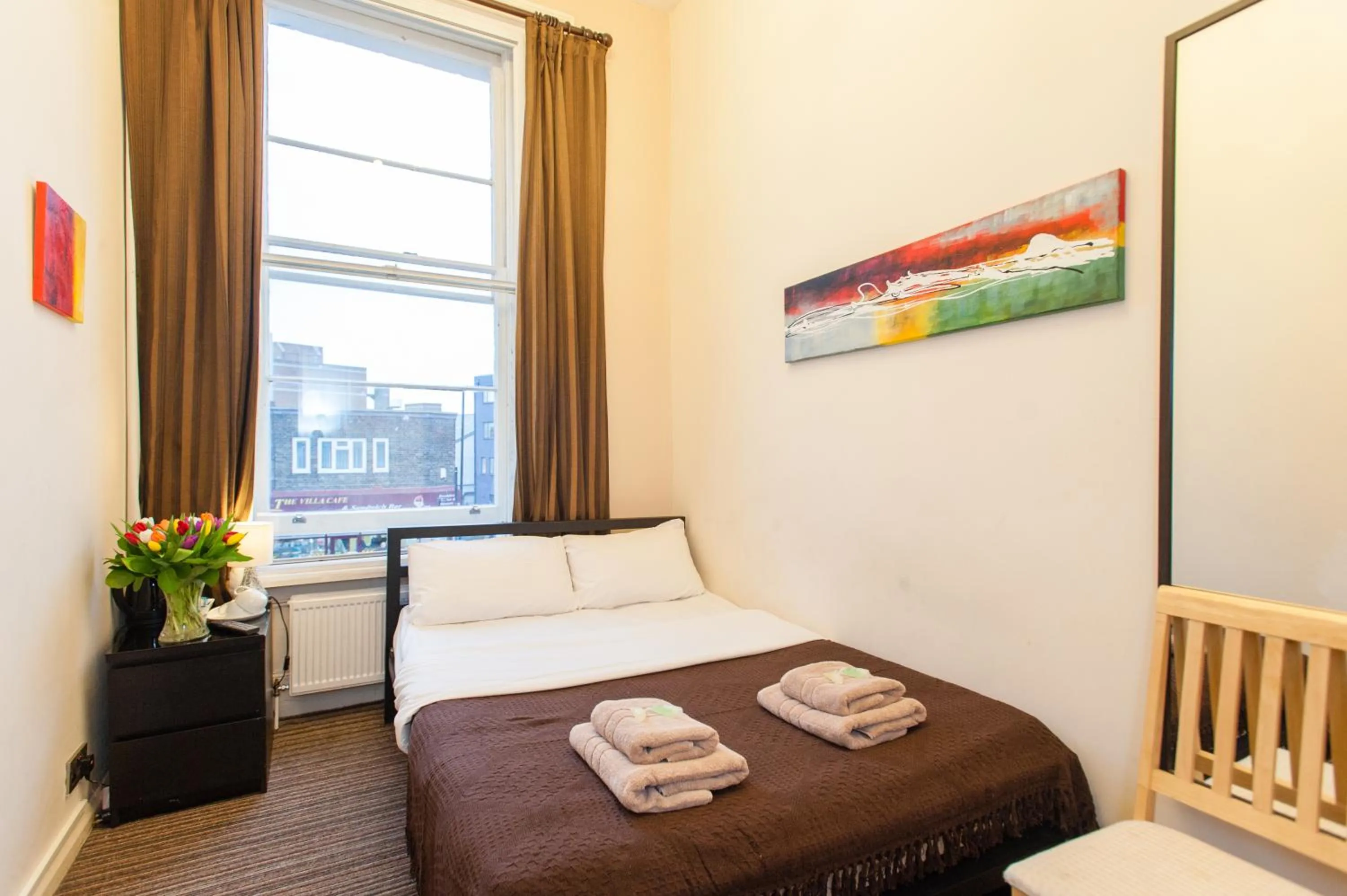 Bedroom in New Market Ale House