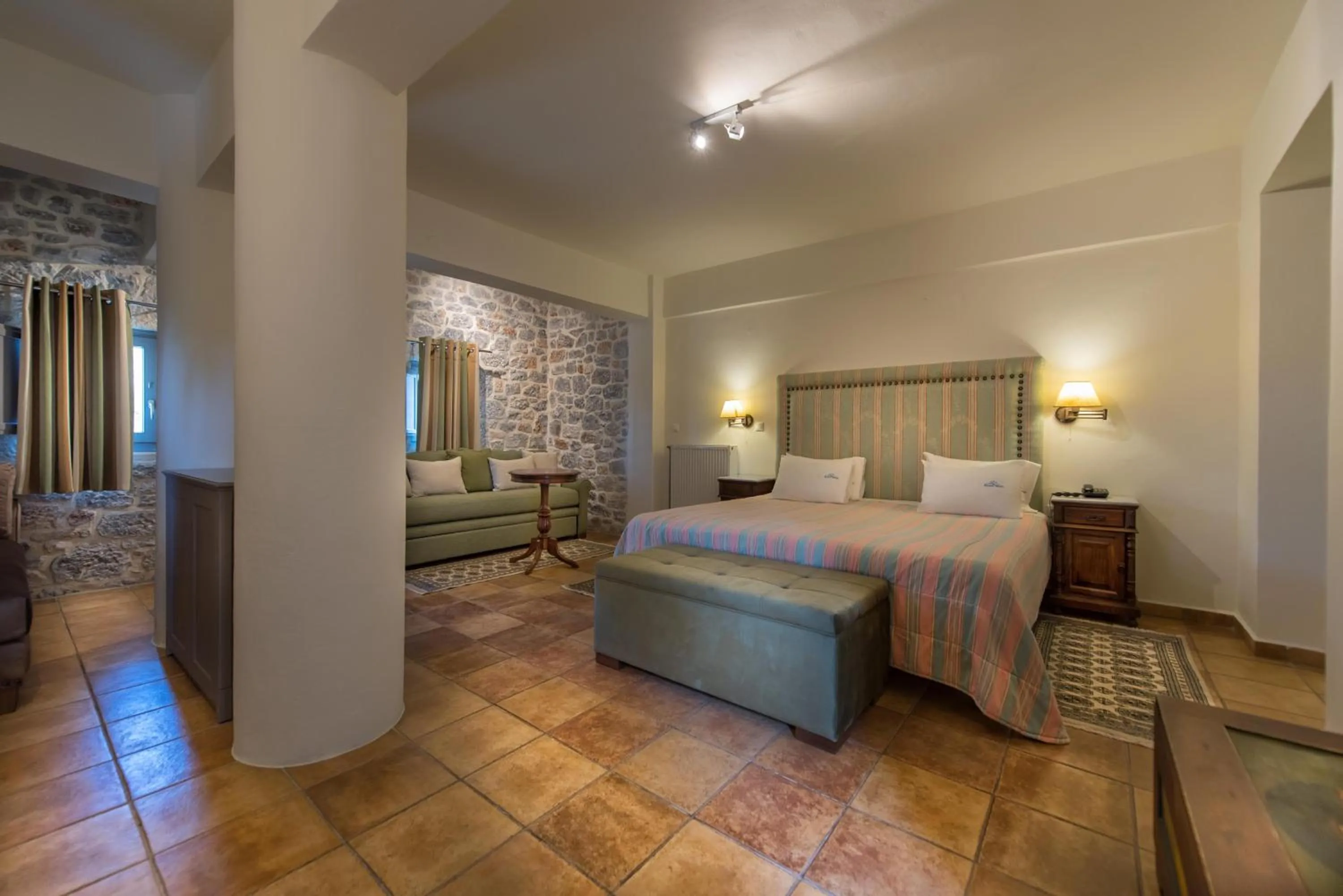 Photo of the whole room, Bed in Kastro Maini