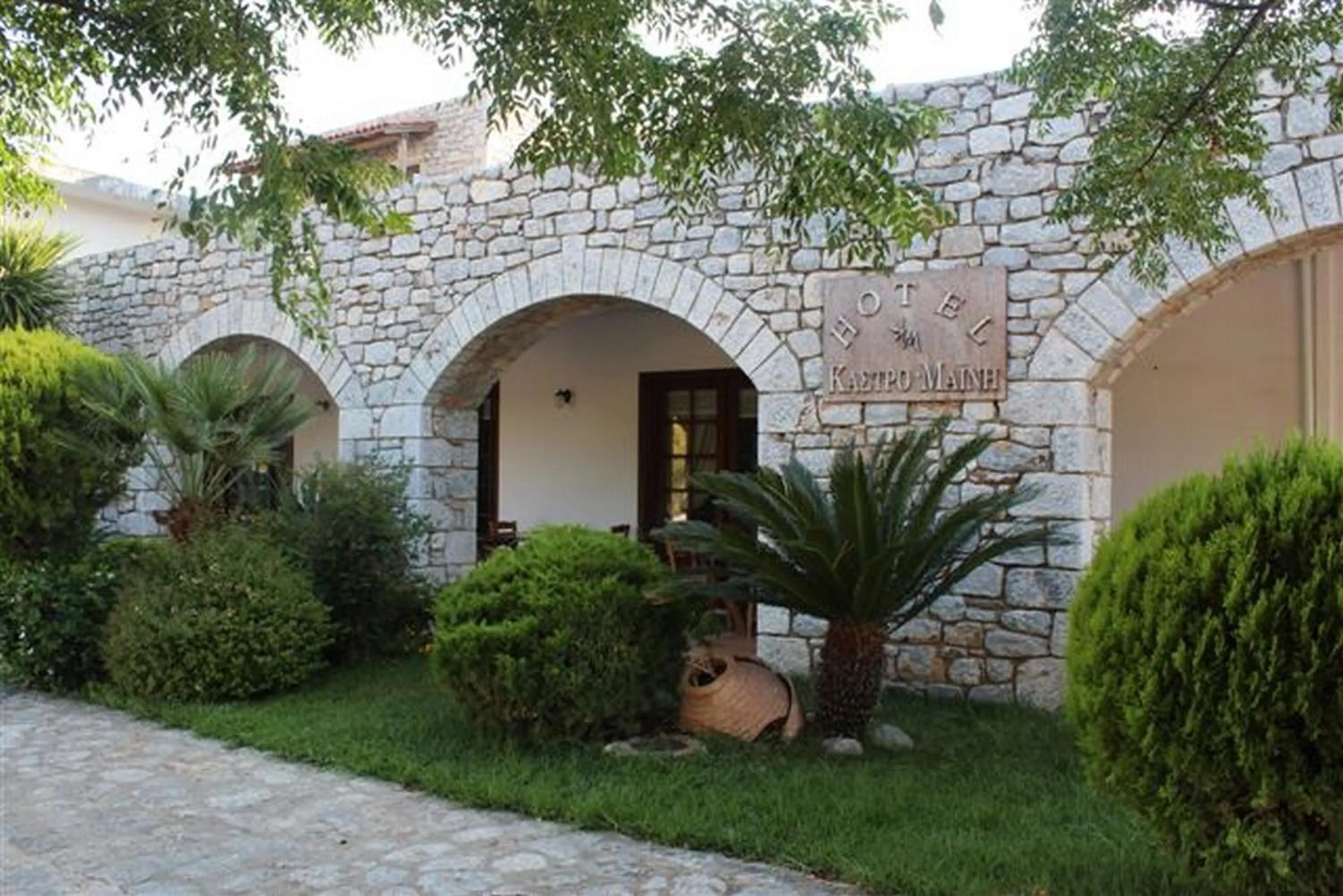 Facade/entrance in Kastro Maini