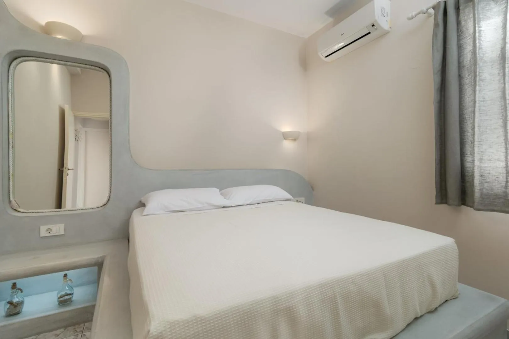 Property building, Bed in Vira Vivere Houses