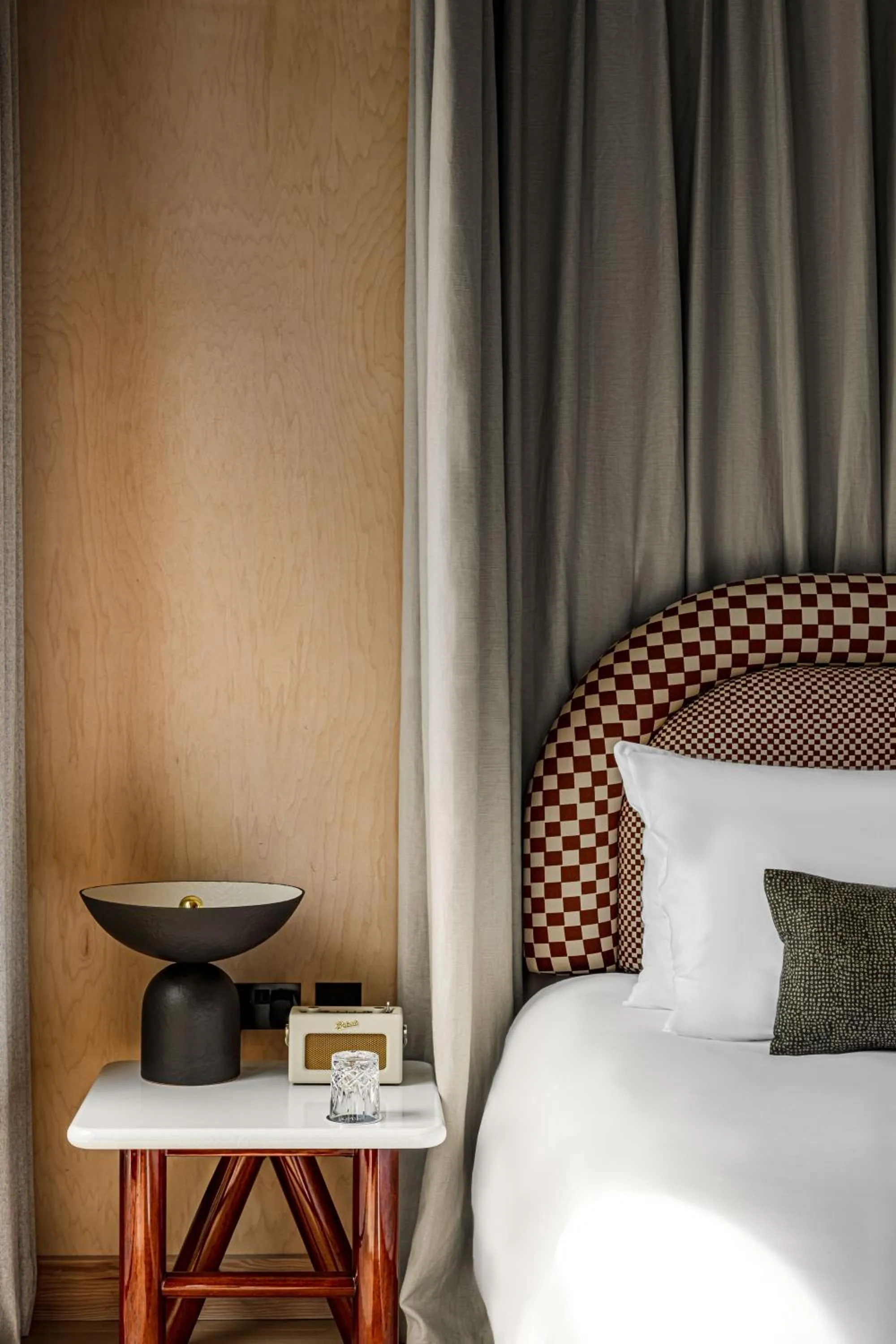 Bed in Cowley Manor Experimental