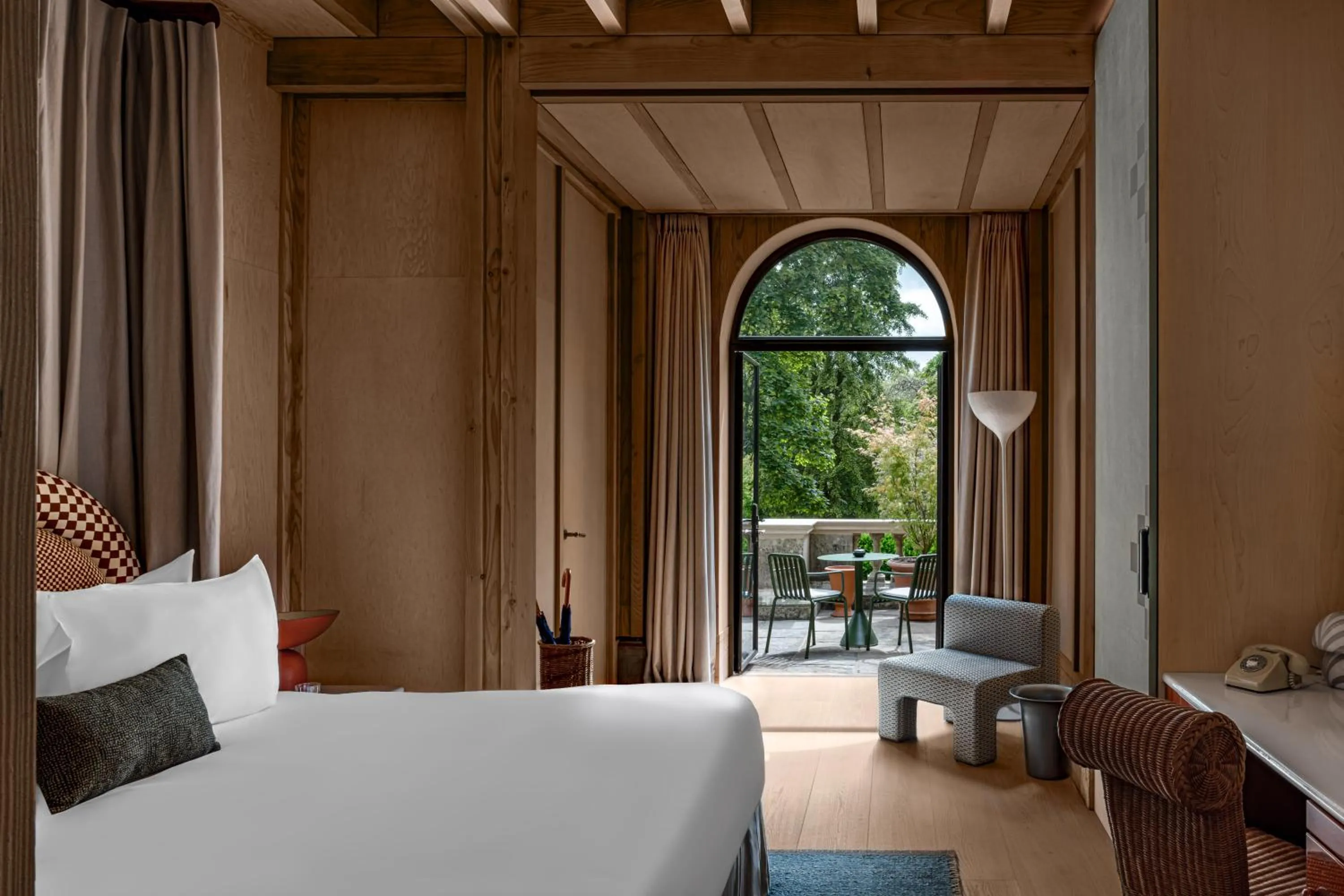 Bed in Cowley Manor Experimental