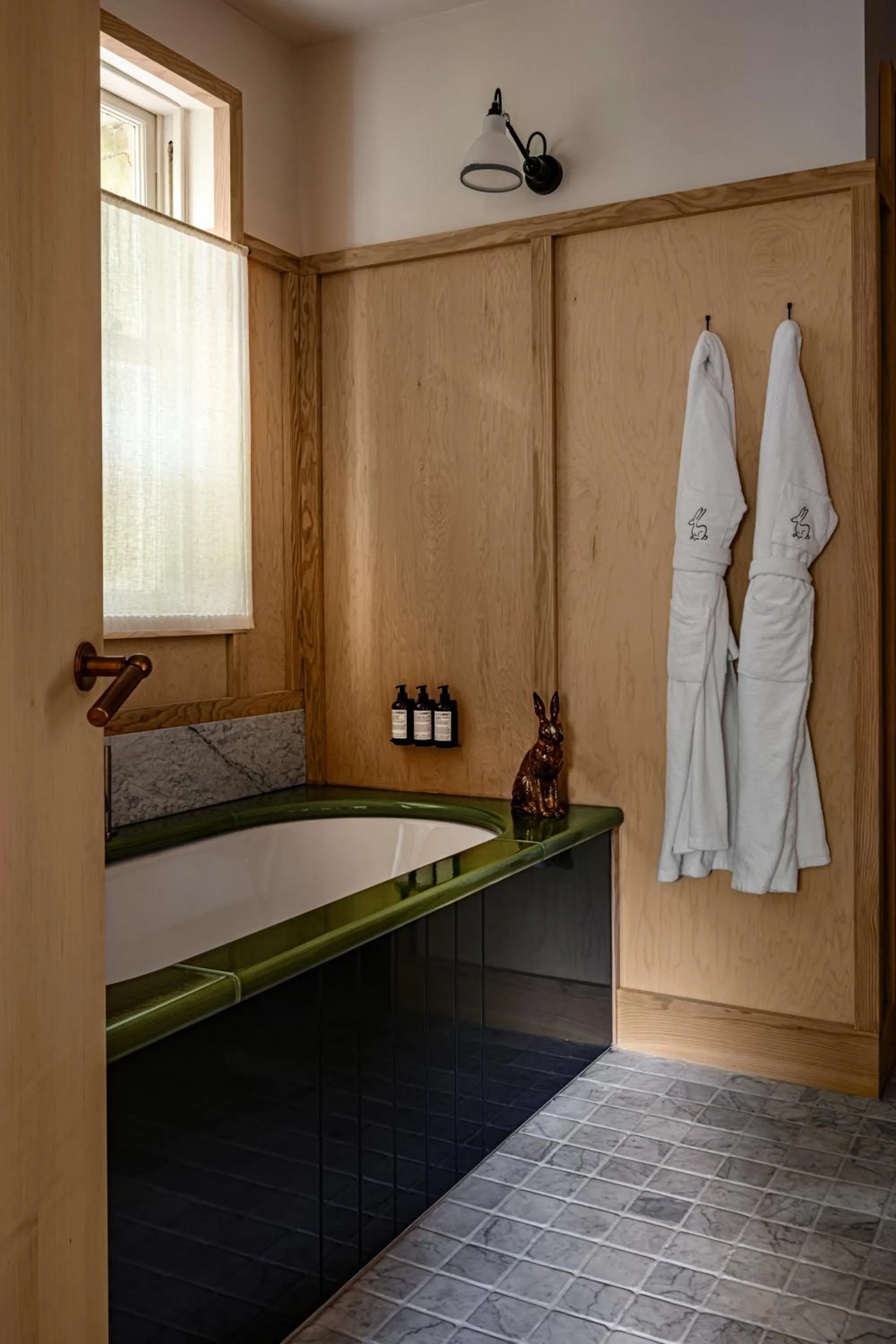 Shower in Cowley Manor Experimental