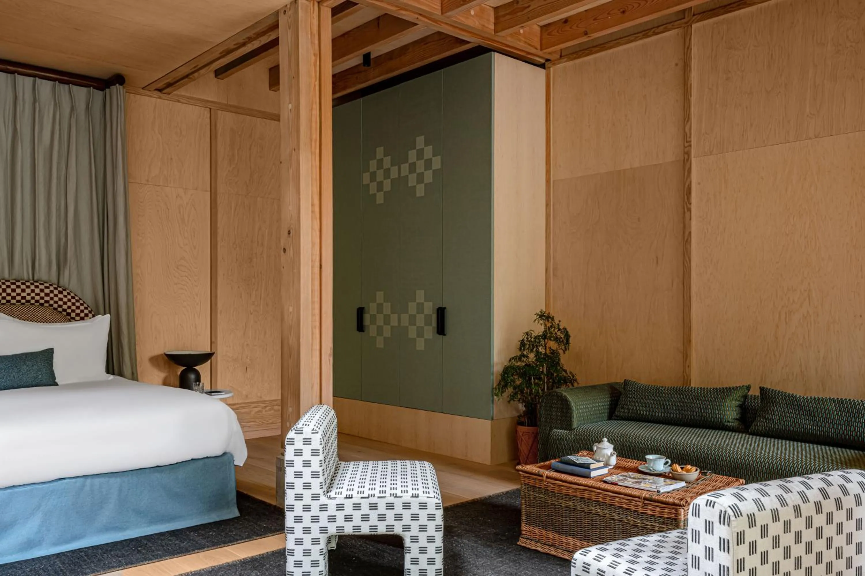 Bed in Cowley Manor Experimental