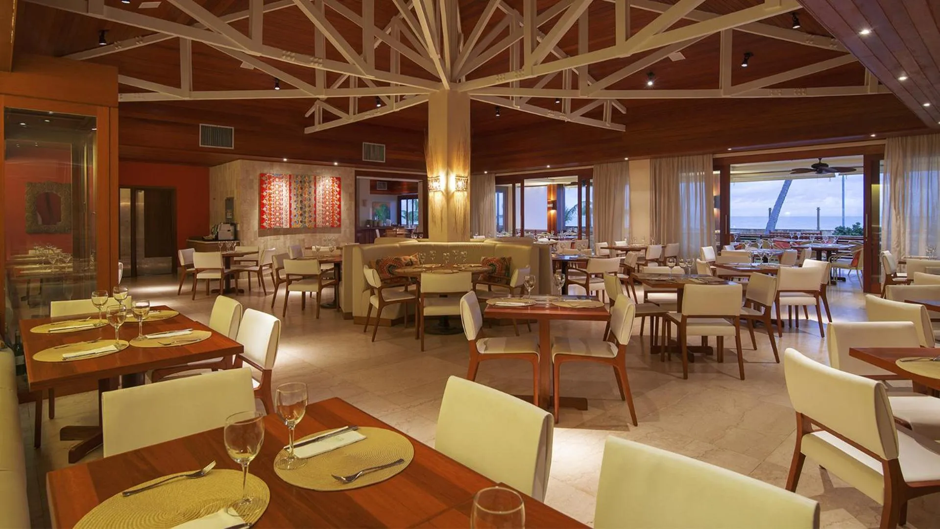 Restaurant/places to eat in Jatiuca Hotel & Resort