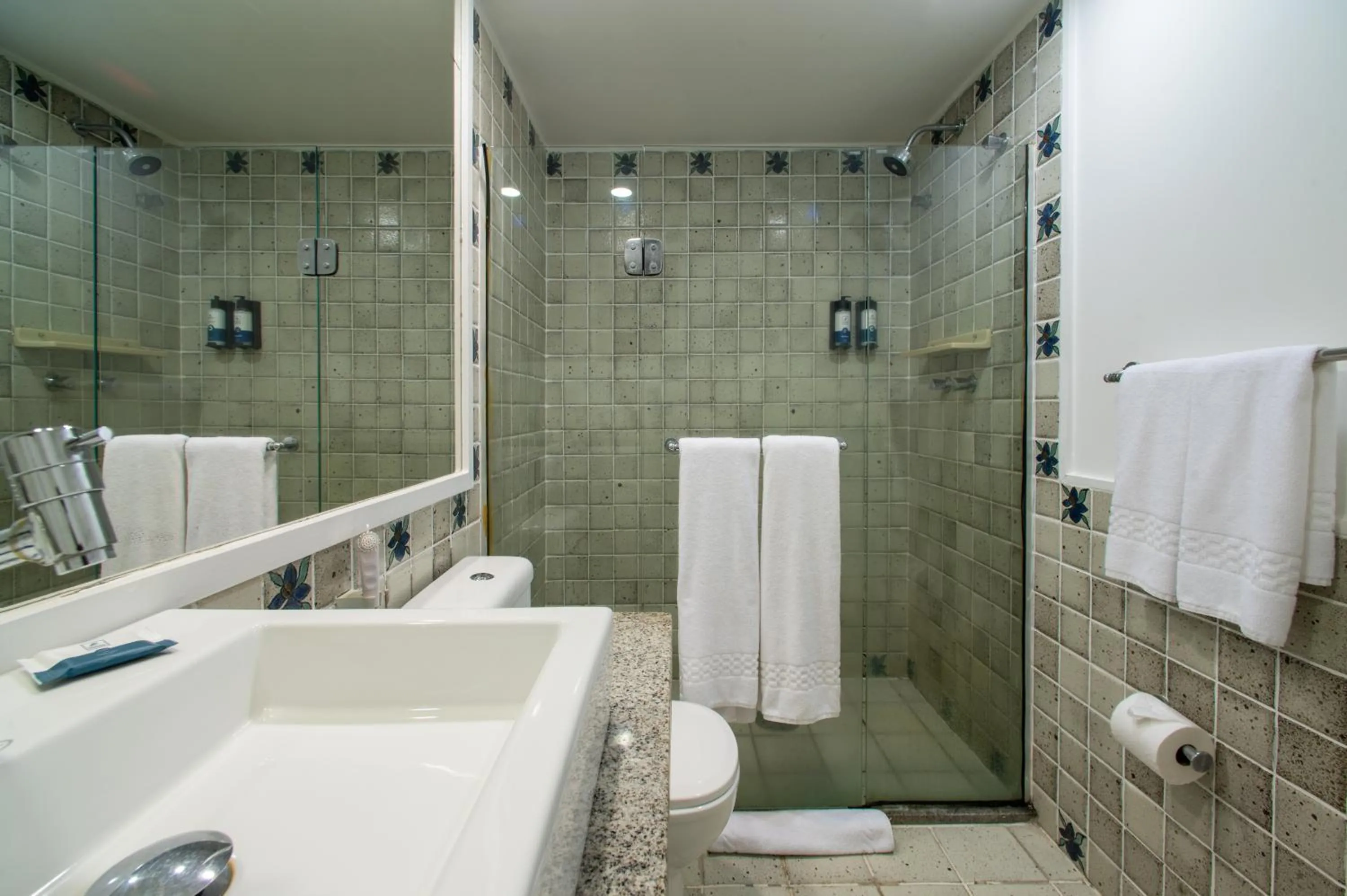 Toilet in Jatiúca Suites Resort by Slaviero Hotéis