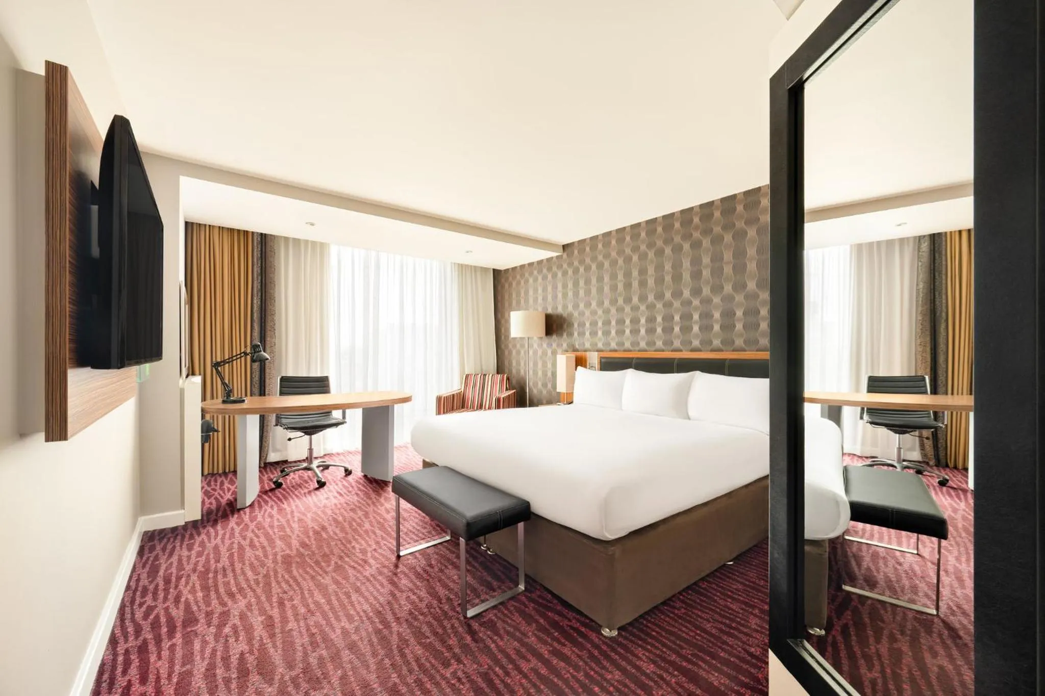 Photo of the whole room, Bed in Holiday Inn Manchester-Mediacityuk by IHG