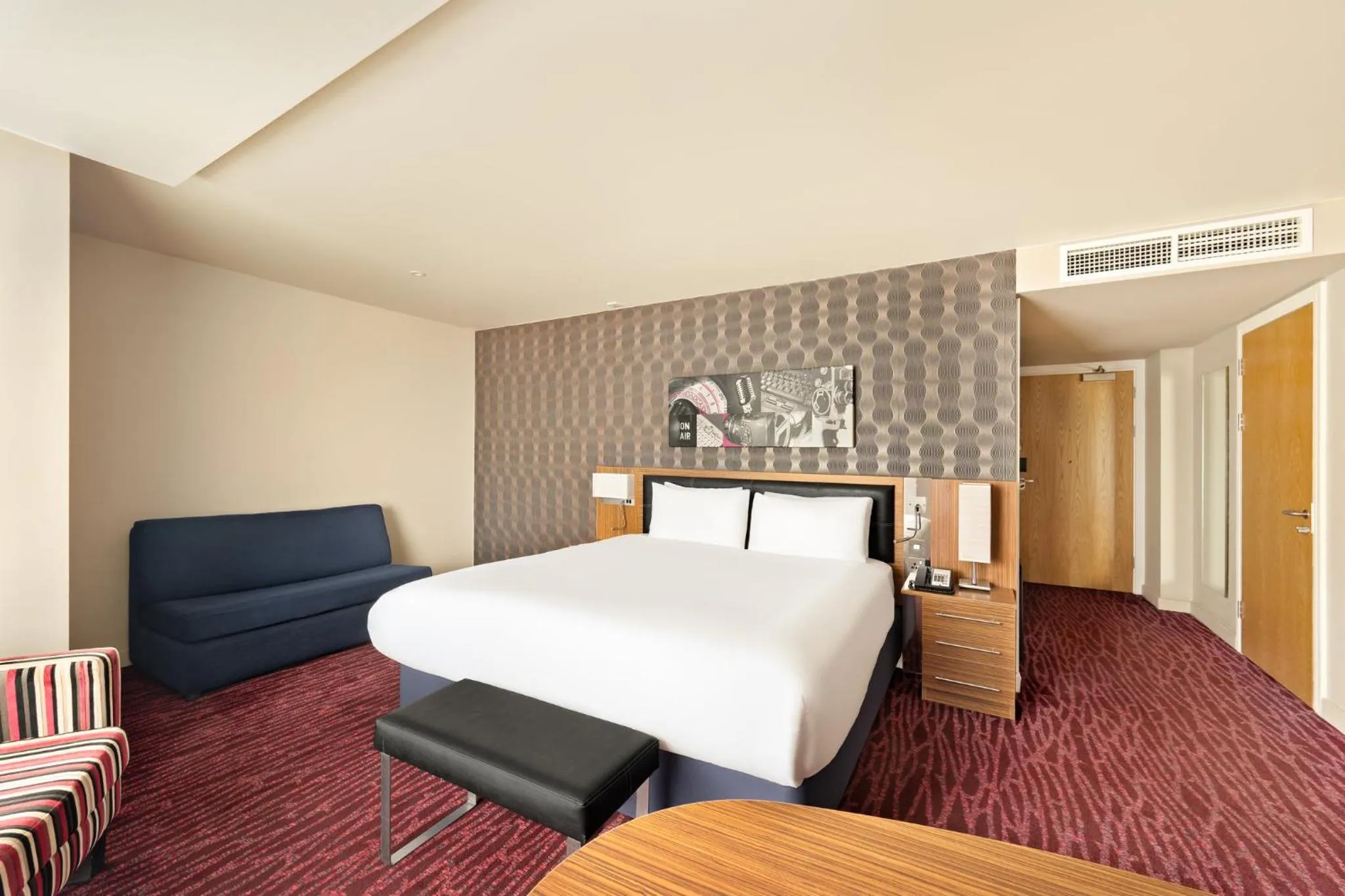 Photo of the whole room, Bed in Holiday Inn Manchester-Mediacityuk by IHG