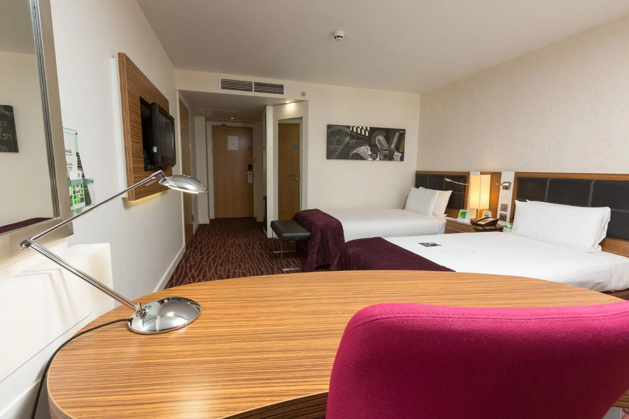 Photo of the whole room, Bed in Holiday Inn Manchester-Mediacityuk by IHG