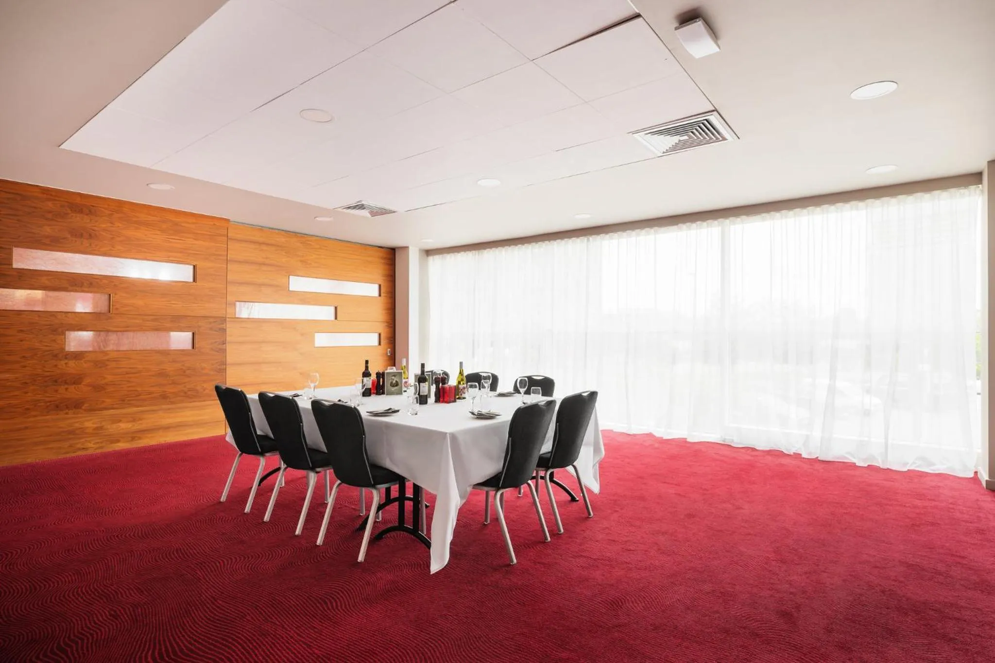 Meeting/conference room in Holiday Inn Manchester-Mediacityuk by IHG