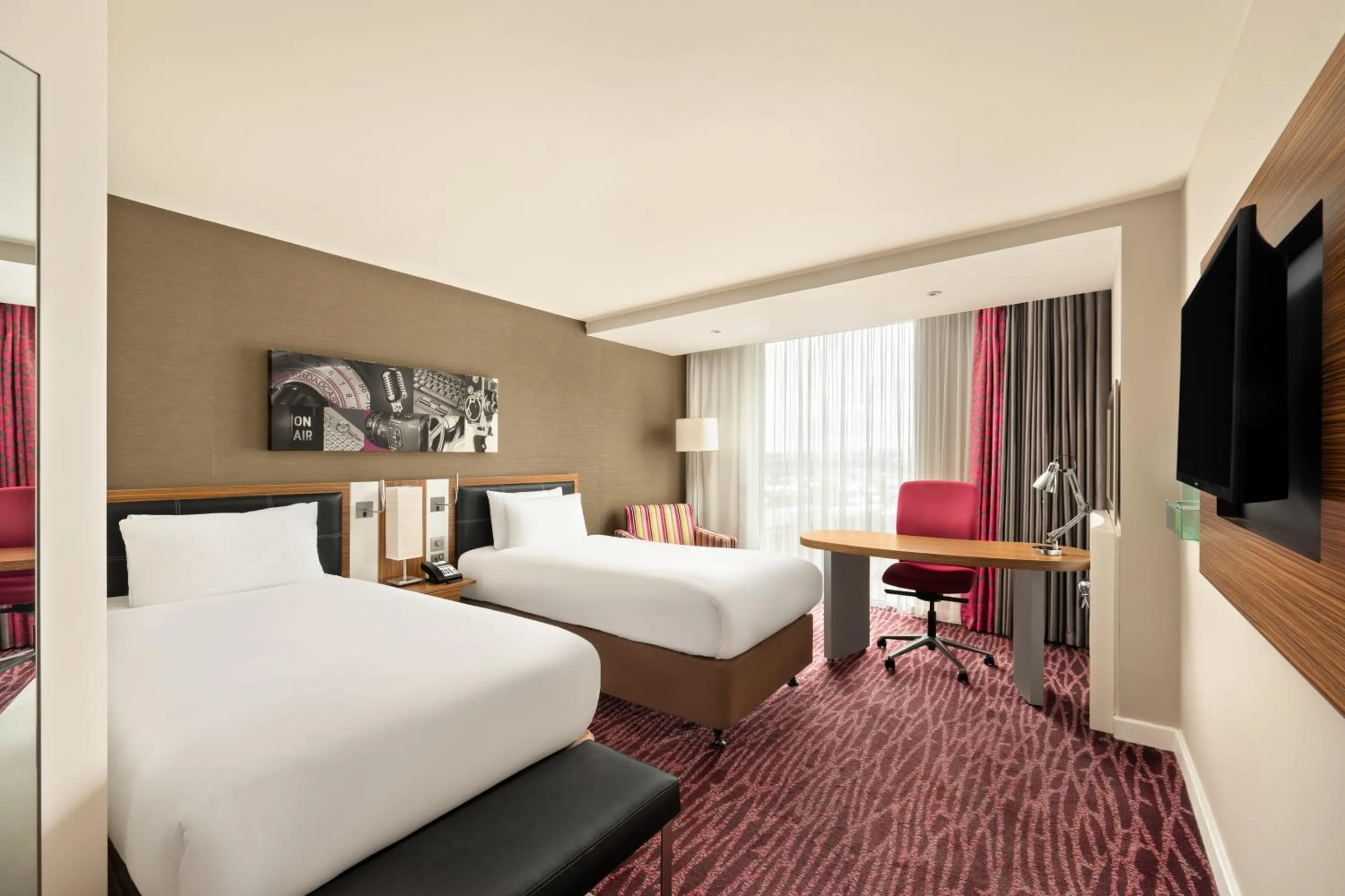 Bed in Holiday Inn Manchester-Mediacityuk by IHG