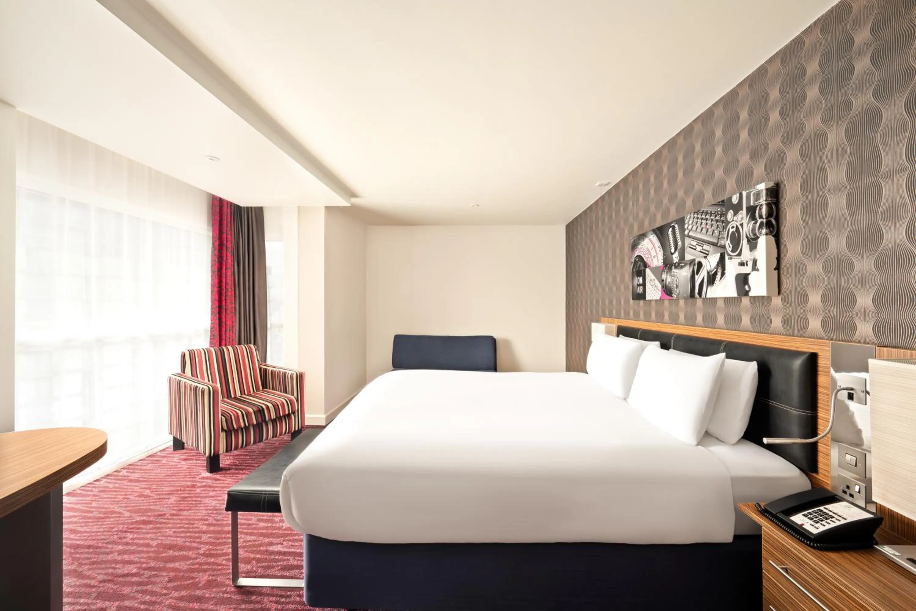 Bed in Holiday Inn Manchester-Mediacityuk by IHG