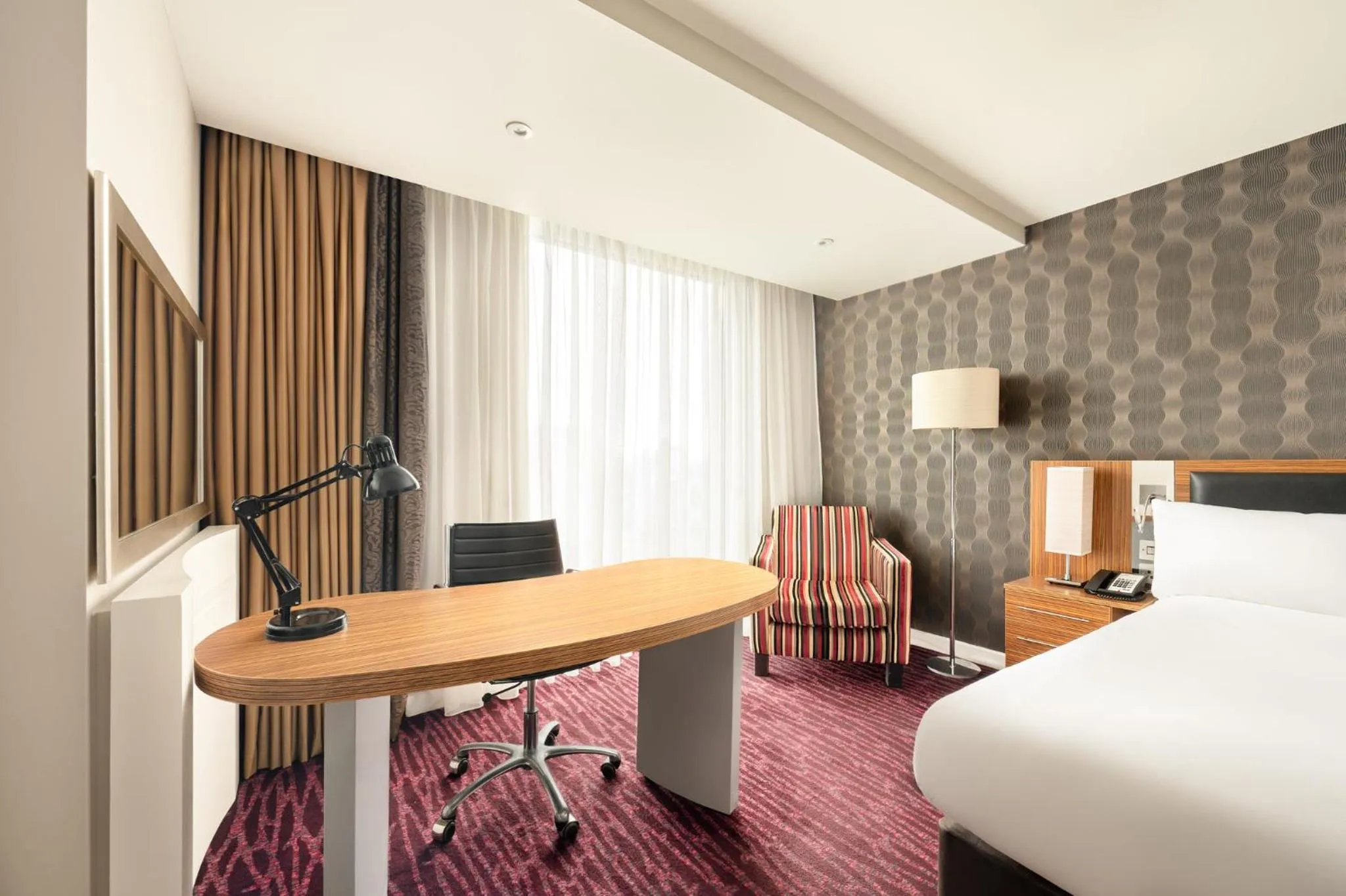 Photo of the whole room, Bed in Holiday Inn Manchester-Mediacityuk by IHG