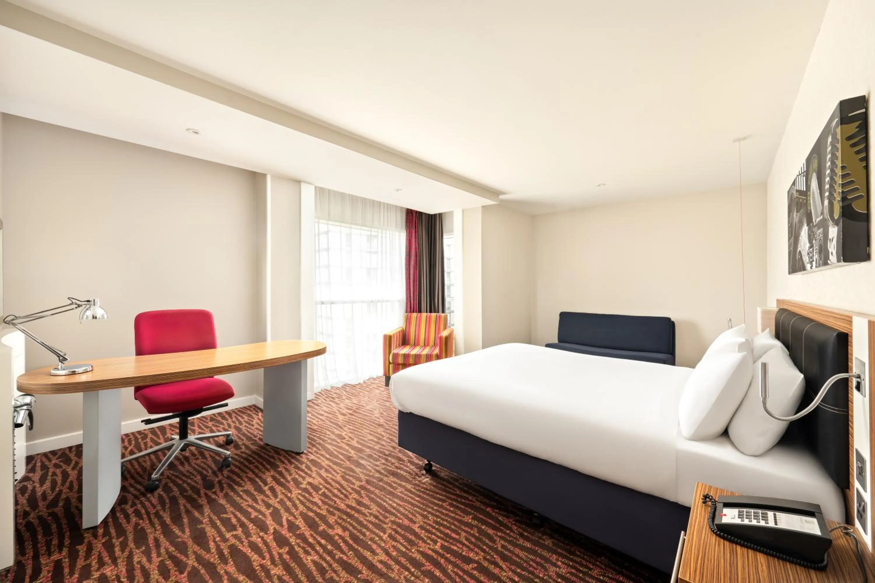 Bed in Holiday Inn Manchester-Mediacityuk by IHG
