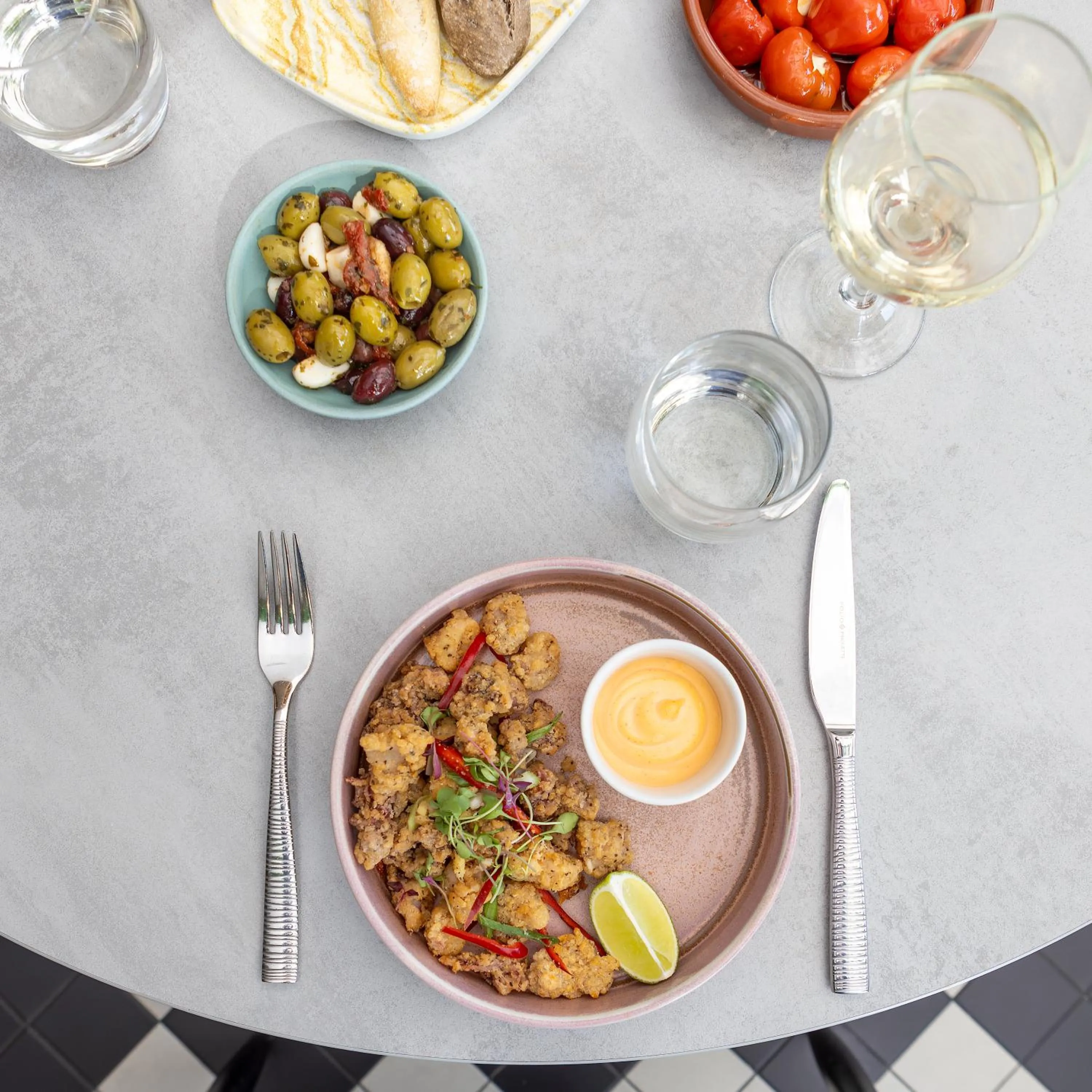 Food and drinks in Holiday Inn Manchester-Mediacityuk by IHG