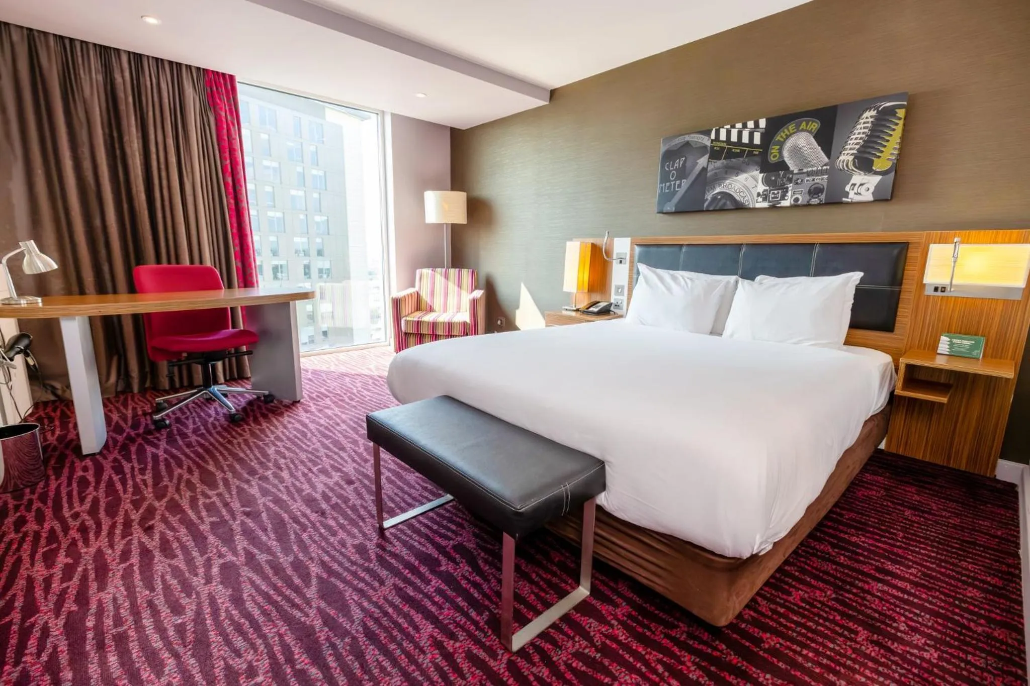 Photo of the whole room, Bed in Holiday Inn Manchester-Mediacityuk by IHG