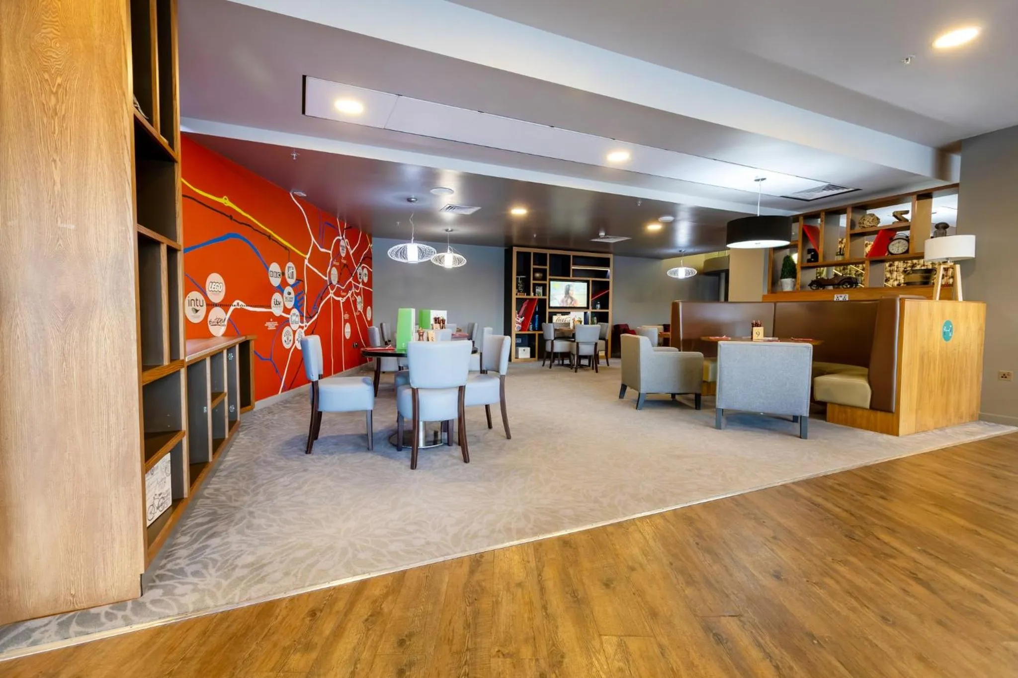 Lounge or bar in Holiday Inn Manchester-Mediacityuk by IHG
