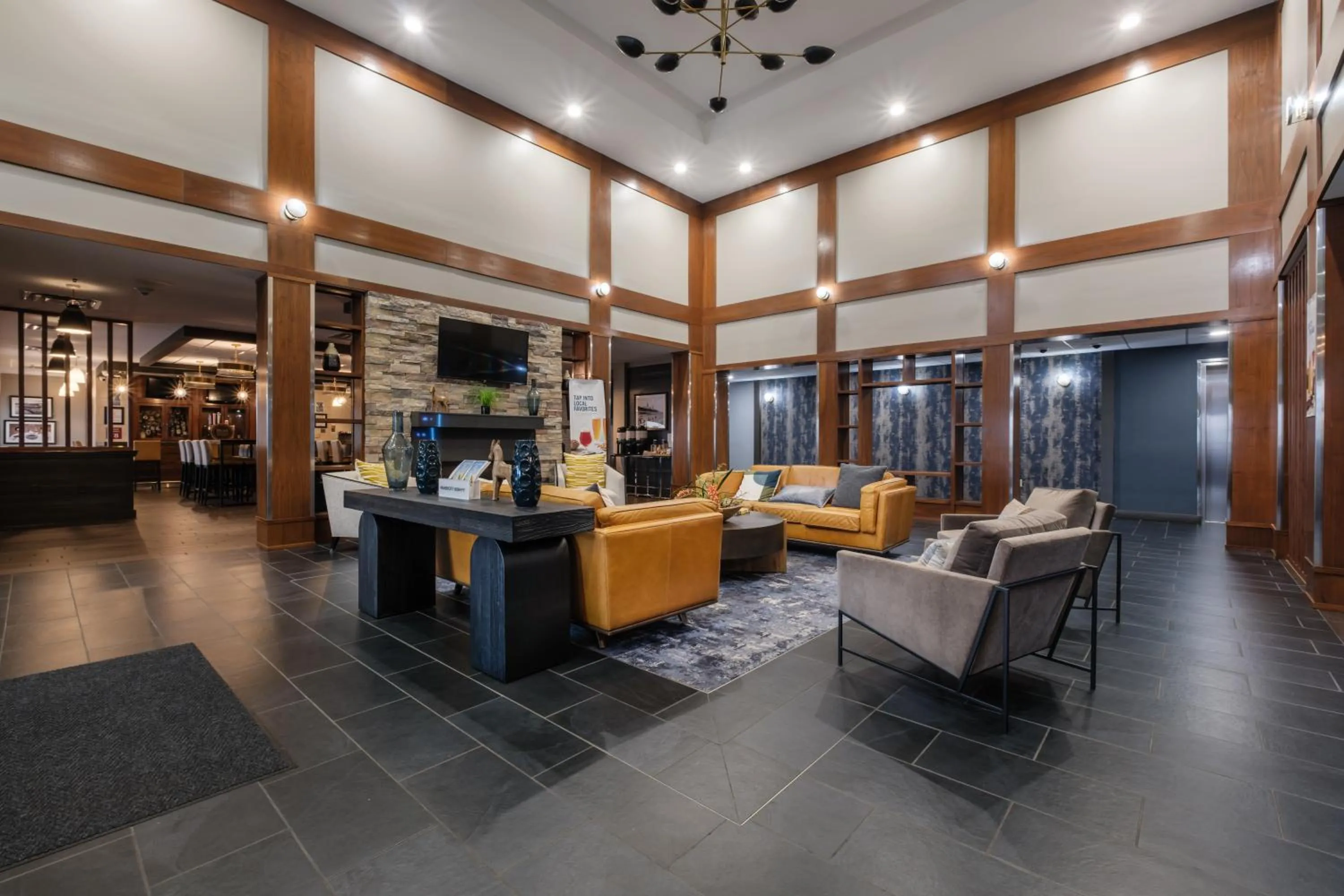 Lobby or reception in Four Points by Sheraton Louisville Airport