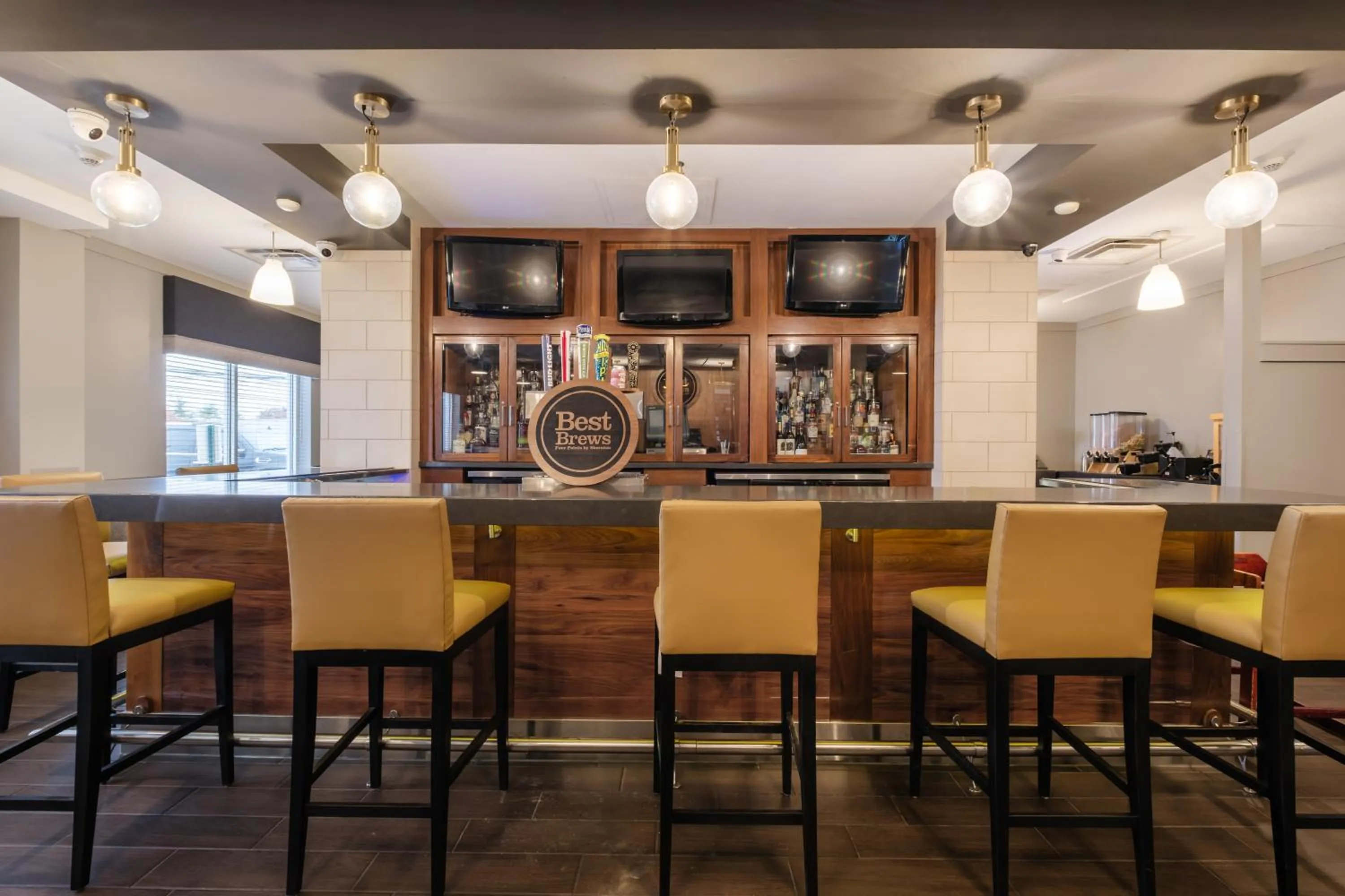 Restaurant/places to eat in Four Points by Sheraton Louisville Airport