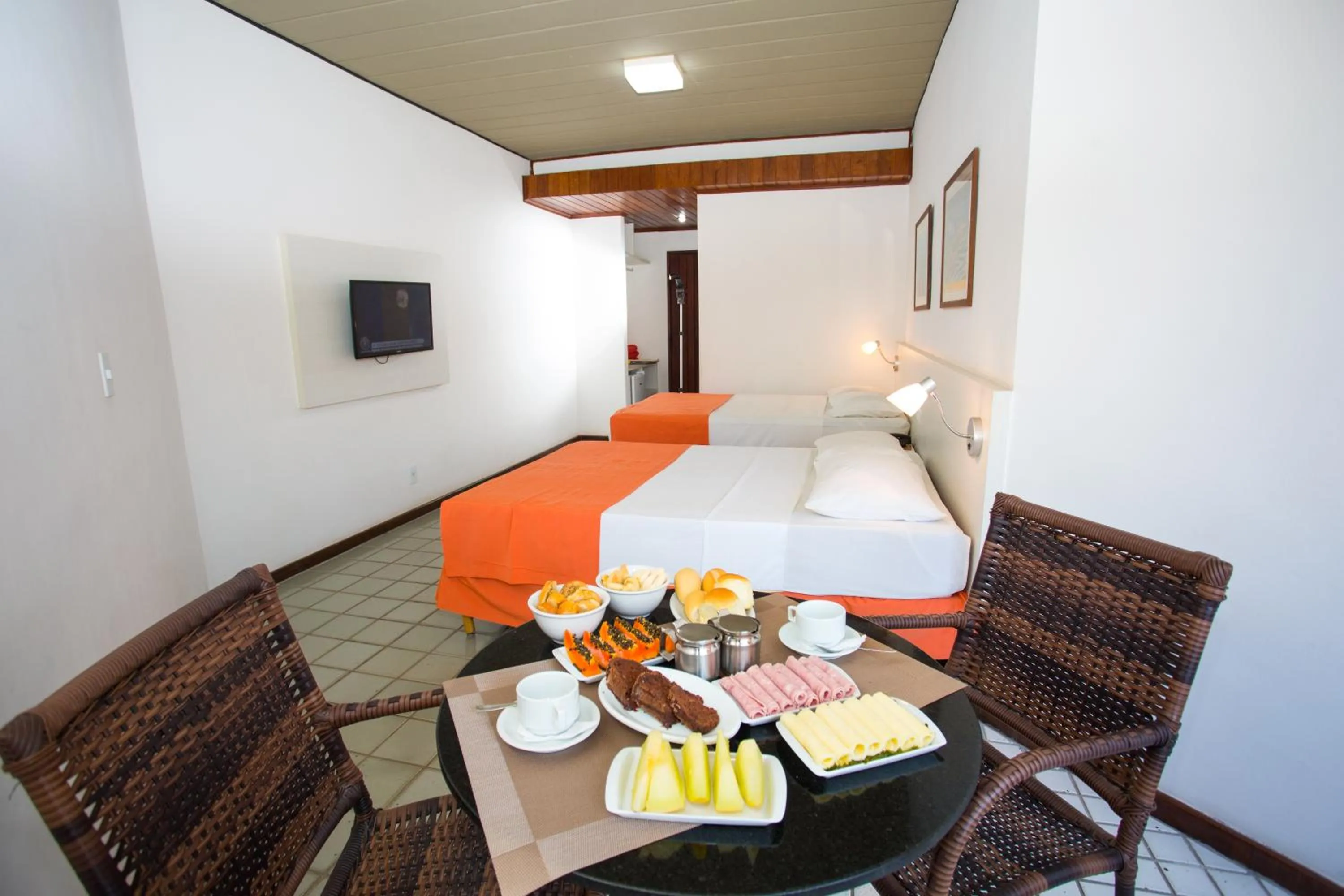 Breakfast, Bed in Monte Pascoal Praia Hotel