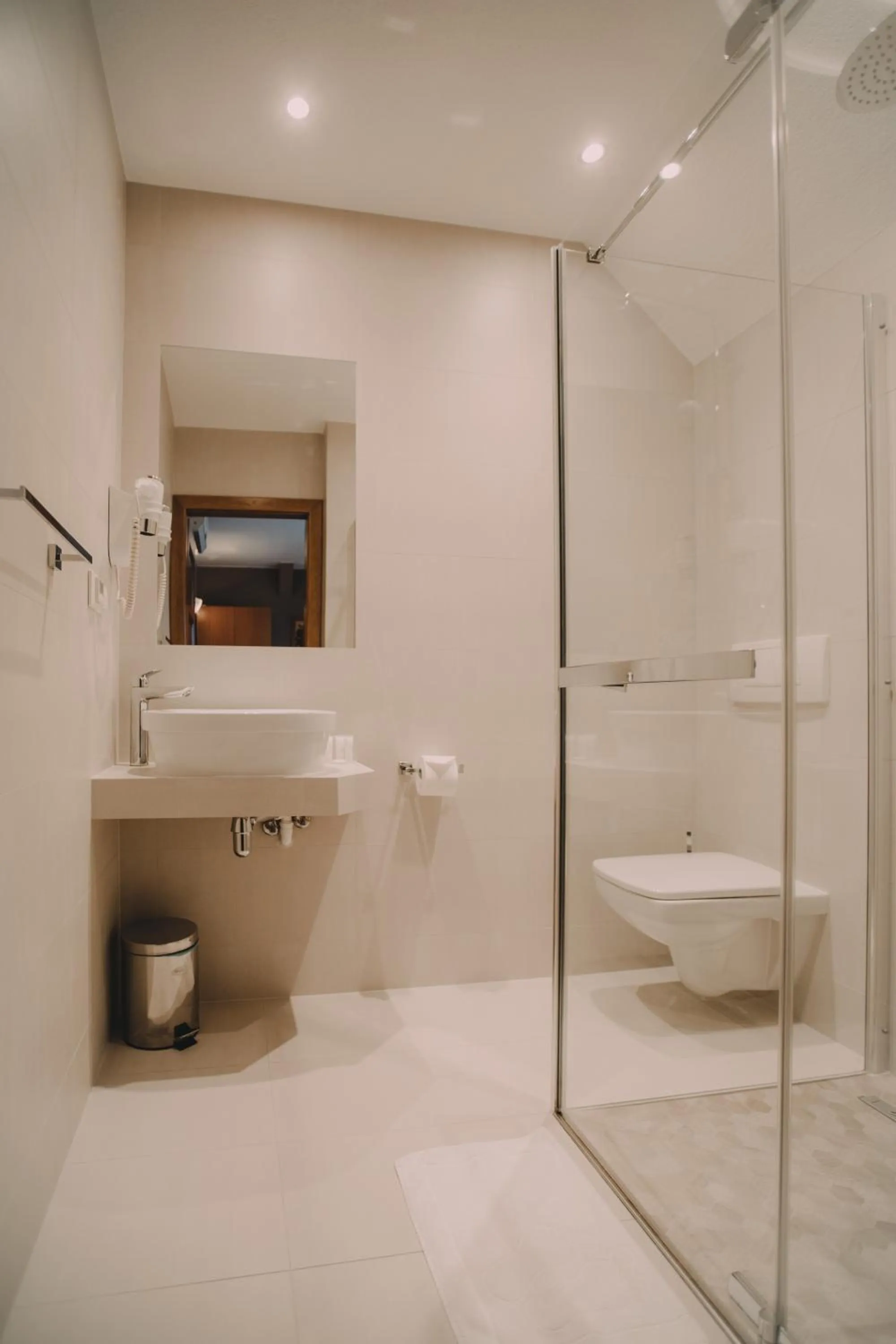 Shower in Hotel Restaurant Boss