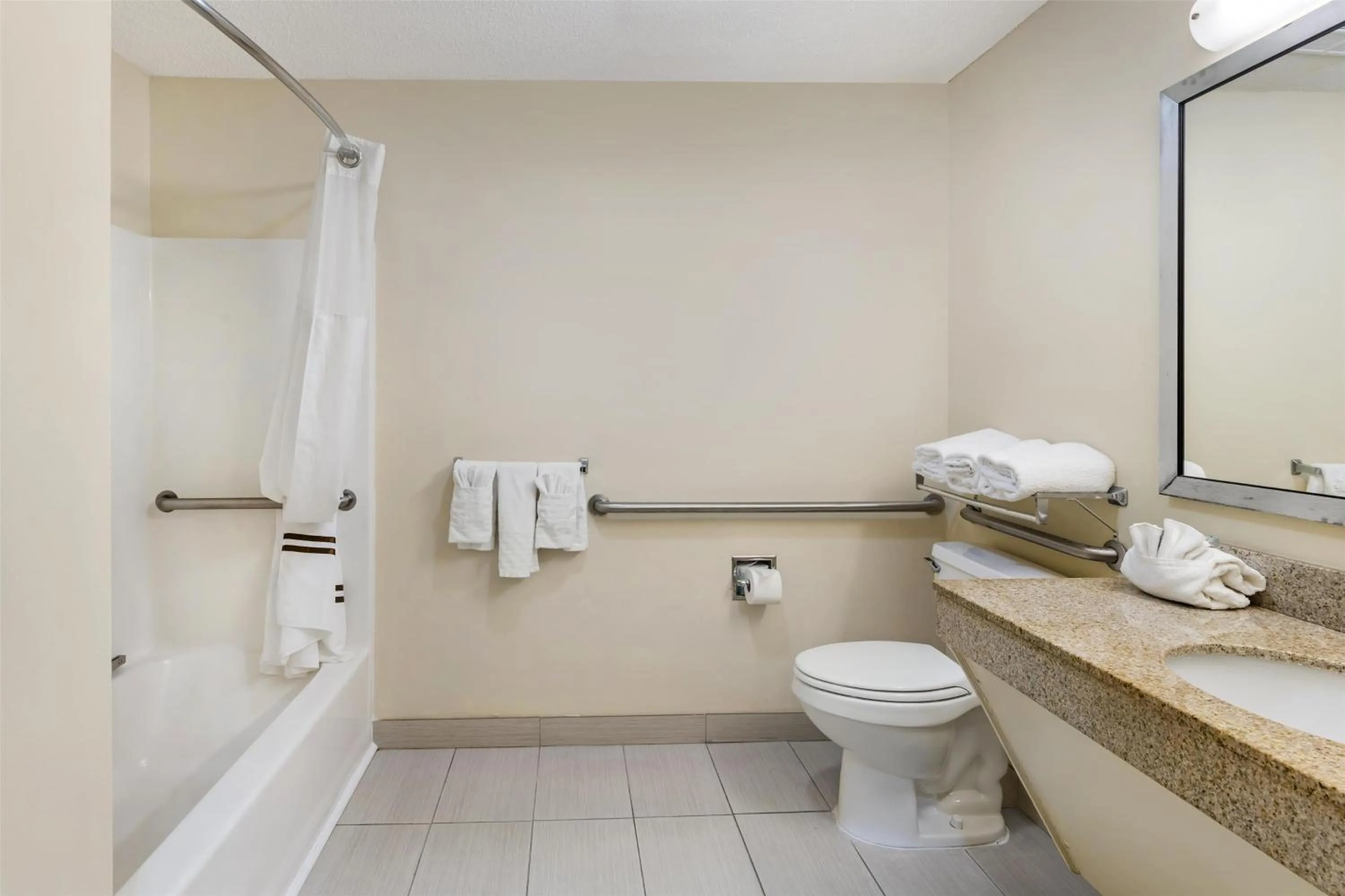 Bathroom in Best Western Plus Richmond Hill Inn