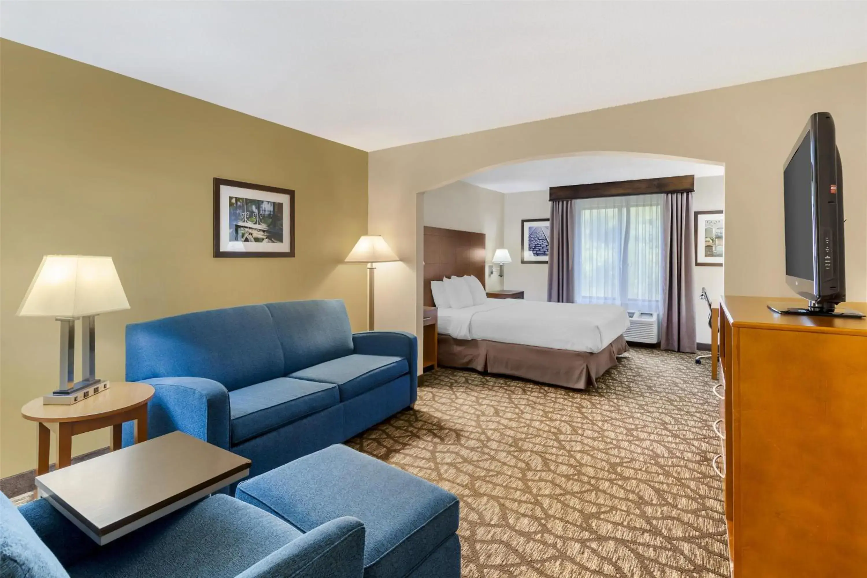 King Suite with Bath Tub - Mobility Access/Non-Smoking in Best Western Plus Richmond Hill Inn King Suite with Bath Tub - Mobility Access/Non-Smoking in Best Western Plus Richmond Hill Inn