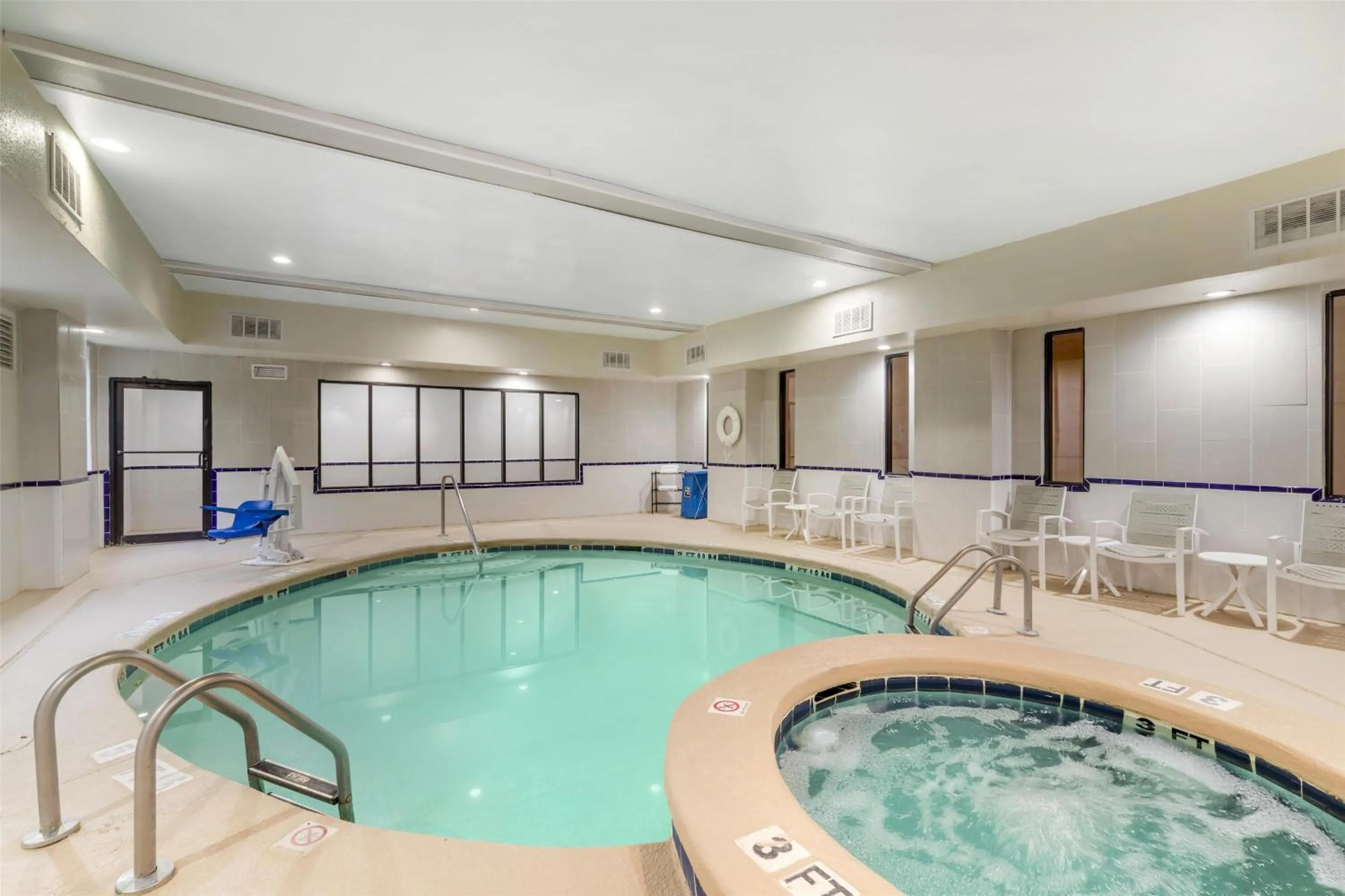 Pool view in Best Western Plus Richmond Hill Inn