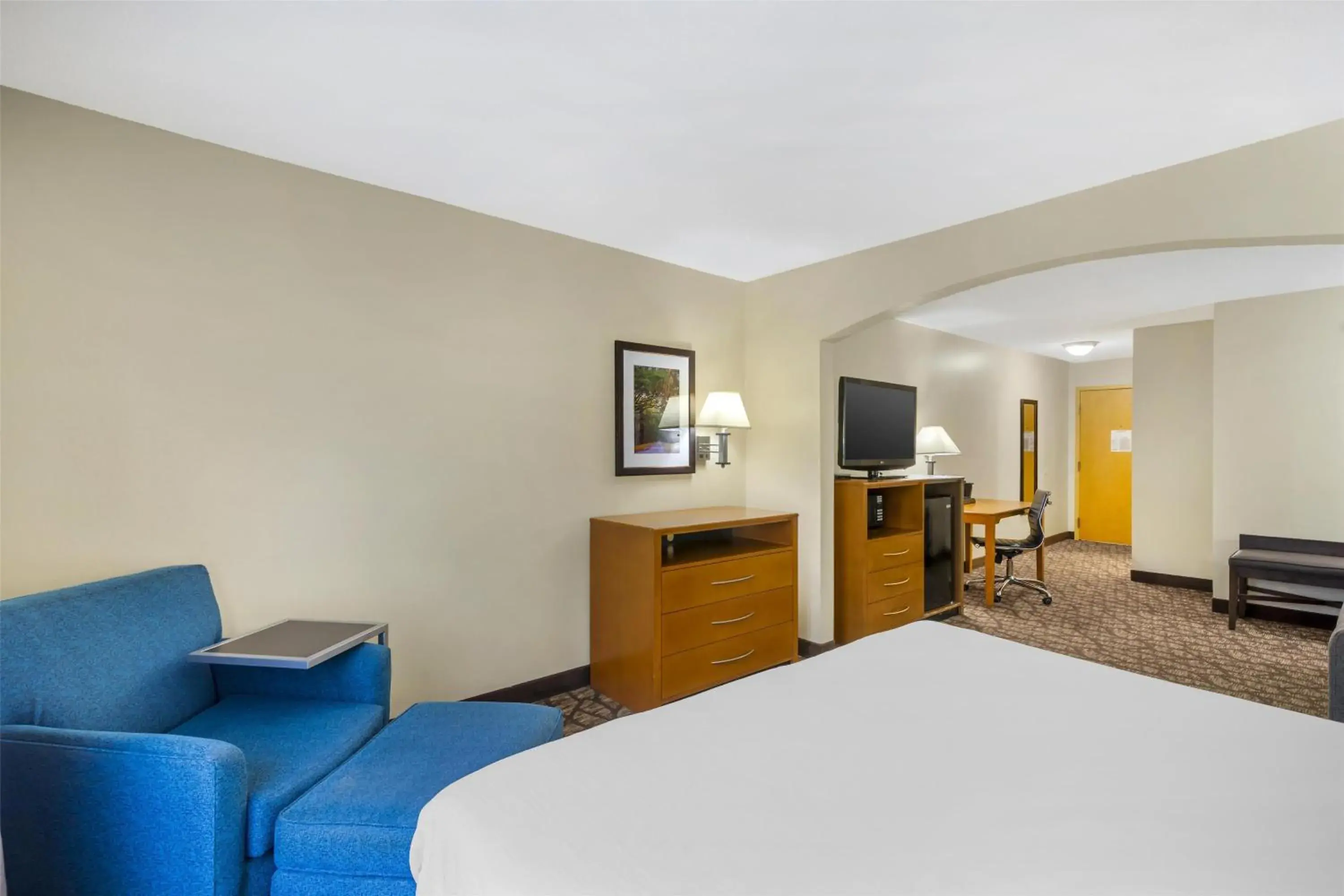 One-Bedroom King Suite with Sofa Bed - Non-Smoking in Best Western Plus Richmond Hill Inn One-Bedroom King Suite with Sofa Bed - Non-Smoking in Best Western Plus Richmond Hill Inn