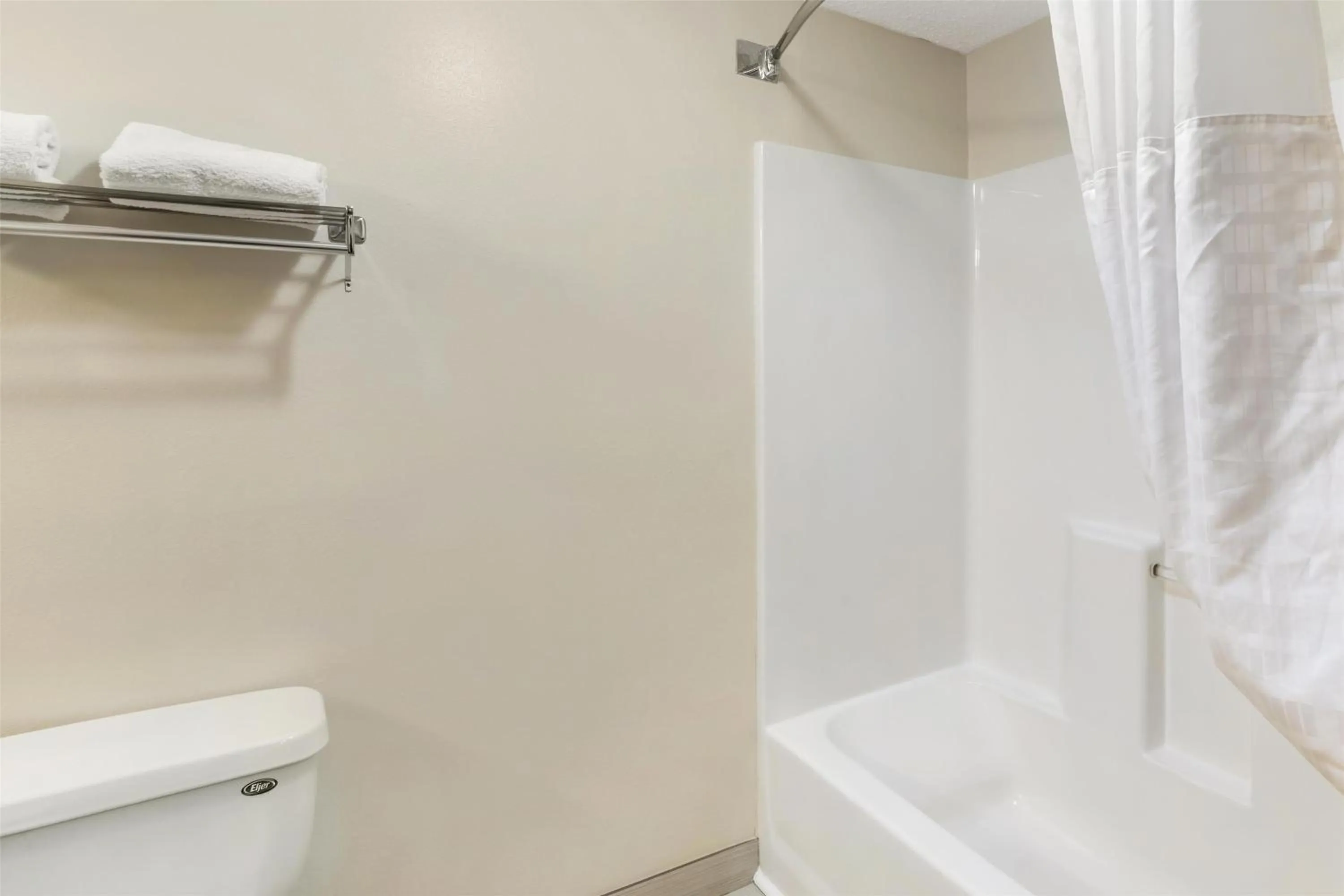 Bathroom in Best Western Plus Richmond Hill Inn